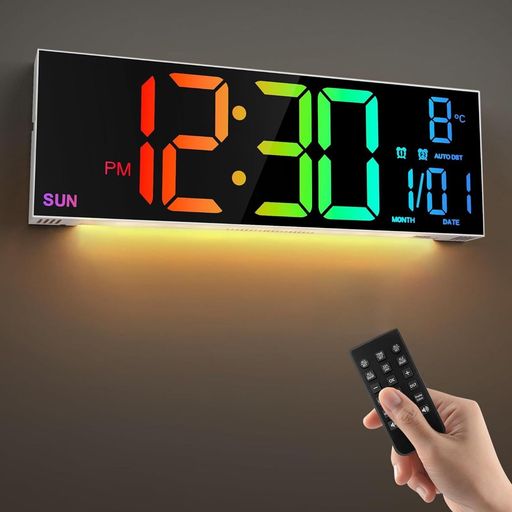 【16.2インチ大画面カラーLED】16.2インチの大画面ディスプレイで、遠くからでもくっきり視認可能。大きな文字表示で、高齢者の方や視力に不安がある方に優しい設計です。8色から選べるカラーチェンジ機能(落ち着いた単色4色+華やかなRGB4色)を搭載。お部屋の雰囲気やその日の気分に合わせて自由に切り替えられます。リビング・寝室・教室・事務所・店舗など、幅広い空間で活躍する一台です。 【多機能デジタル掛け時計】日付・曜日表示、12/24時間切替、温度計機能(°F/ °C切替可能) 、カウントダウンタイマー(最大99分59秒・一時停止可)、時間記憶機能、明るさ調節など、豊富な機能を搭載。2つの独立アラーム設定が可能で、5段階の音量調節にも対応。異なるスケジュールにも柔軟に使えます。 【柔らかなナイトライト搭載】掛け時計の下部に暖かな黄色のムードライトを内蔵。優しい光が寝室やリビングに心地よい雰囲気を演出し、おしゃれなインテリアアクセントとしても活躍します。夜間のトイレや移動時の足元灯としても便利で、10段階調光によりお好みの明るさに調整可能です。