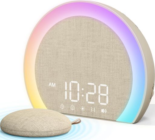 ❗❗❗ご注意:バッテリーによるバックアップはありません。目覚まし時計をコンセントに接続してご使用ください。(アダプター同梱) 【光・振動・音の3WAY目覚まし時計】朝起きられない人に最適なデジタル目覚まし時計です。徐々に明るくなるオレンジライト、強力なワイヤレス振動機能、前面集中型の大音量アラームで、確実に起床をサポート。寝起きが悪い方や耳の不自由な方、ご高齢の方から学生の方まで幅広くお使いいただけます 【強力無線振動、3段階強度調整】1500mAh大容量バッテリー搭載で、1回の充電で2~3ヶ月使用可能。最大10mの通信範囲でベッドのどこにでも設置でき、マグネット式とType-Cポートの2種類の充電が可能です。振動強度は強・中・弱の3段階からお選びいただけます。一緒に寝ている人を起こさない 【大音量アラームと8種類のアラーム音】2つの独立したアラームを設定可能。8種類のアラーム音(電子音2種・チャイム・鳥の声・ブザー・ピアノ・渓流・雨の音です)から選択でき、最大112dBの前面スピーカーで確実にお知らせ。
