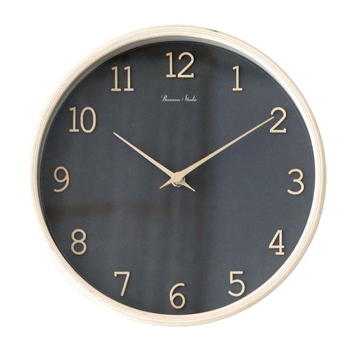 木材とガラスでデザインした無音ムーブメント搭載の壁掛け時計