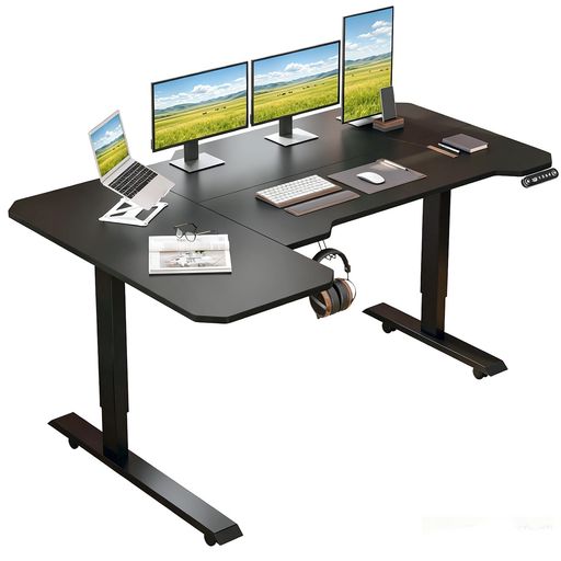 【電動でスムーズ昇降】高さ調整範囲は 69cm~115cm。コントローラーの上下ボタンを押すだけで、座り姿勢から立ち姿勢までスムーズに調整でき、体の負担を軽減します。 【ワンタッチ高さメモリ】4 つの高さメモリボタンを搭載。よく使う高さを記憶させることができ、毎回設定し直す手間を省いて快適な作業環境を素早く再現できます。ボタン 1 つでお好みの高さに自動調整可能で、作業スタイルの切り替えがスピーディーになります。 【便利な 20W USB 充電ポート】デスクサイドに 20W の USB 充電ポートを搭載。スマートフォンやイヤホンなどの機器をデスク上で直接充電でき、ケーブルの煩わしさを解消します。 【L 字デザインで広々使える】天板サイズは約幅150cm*奥行100cm、3 枚のパネルで構成された L 型デスク。マルチモニター環境でのゲームや作業に最適で、スペースを有効活用できます。ご注意:天板は3分割です。 【多用途に対応】36°回転するキャスターと高さ調整用パッドが付属しています。用途に応じて取り替えて使用できます。テレワーク・オフィス・ゲーミング・勉強など、さまざまなシーンで活躍。