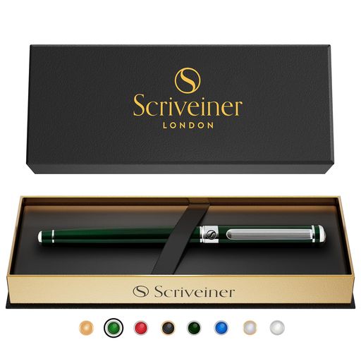 真にラグジュアリーなペンの感触を楽しむ – Scriveinerのすばらしいラグジュアリーなローラーボールペンです。ブリティッシュ・レーシンググリーン色の漆とシルバークロームで仕上げています。英国のブティックブランドの最高品質とさりげない高級感をお楽しみください。 思いを効果的に伝える – 弊社はドイツ製のシュミット液体インクシステムを採用しているため、どんな種類の紙の上でもなめらかにペンが滑ります。万年筆のインクの感触とボールペンの利便性を兼ね備え、ジェルインクペンよりも優れた書き心地を実現しました。 書き心地の良さを追求した程よい重さとバランスのペンです。このラグジュアリーなペンは、毎日書くのが好きな方のために設計されました。 同僚や愛する人を喜ばせる – 美しい装丁の箱に入れてお届けするので、素敵なギフトにもぴったりです。カジュアルにも、エグゼクティブが使用するペンとしても、そしてオフィスでの仕事用にも個人用としても、Scriveinerのローラーボールペンは周囲の人々から褒められることでしょう。