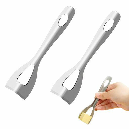 【バターナイフ】:バターナイフは高品質のステンレス鋼で作られています - 耐久性と耐腐食性、長期的な使用のために設計されています。チーズやバターのカットに最適です。 【均一な切れ味】:バターナイフの刃の部分は90°直角に曲がっており、表面は鋭利です、便利で省力化、ブロックを均等にきれいにカットし、くっつきにくく、キッチンの効率を大幅に向上させます。 【一体化設計】:バターナイフは一体化設計を採用し、プロセスの使用は、ブレードとハンドルの切断現象が発生しません。 デッドコーナーがなく、汚れを隠すことは容易ではない、クリーンでフラッシュ。 【コンパクトで収納しやすい】:バターナイフ超スリムなデザインで、キッチンの引き出しや収納スペースを取りません。 ハンドルに吊り下げ穴があり、使用後の収納が簡単です。 【多機能】:バターナイフはチーズカッターとして使用できます、バタースプレッダー、ベーキングツールとして使用できます。キッチンのあらゆる作業に使える多機能ツールです。