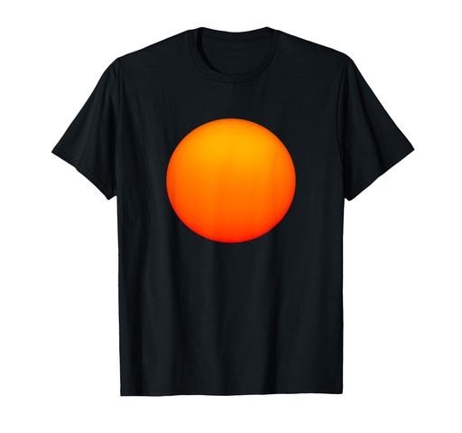 これは夕日の本物の写真です。2021年3月に北ドイツで記録されたもやのかかった夕焼け。ゲルドオレンジはプレーンでシンプル。 動物、スカイライン、その他のフリルをシルエットにしない夕日だけ。丸いオレンジ色の円。