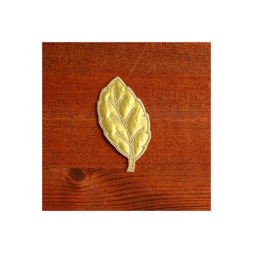 一井商店レースモチーフリーフ縦85X横40mm4枚(袋)ゴールドLA49S-7