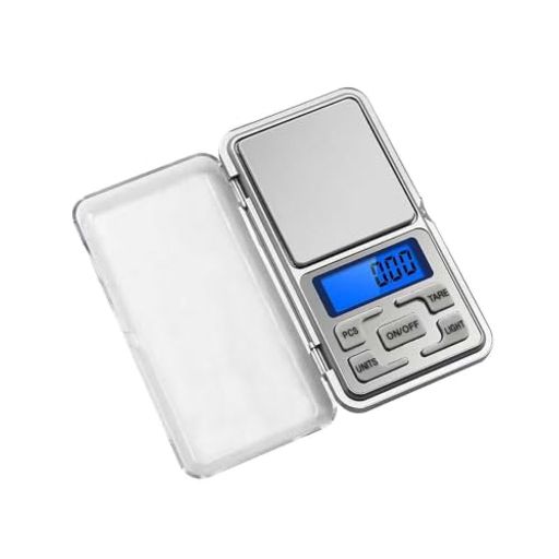 【製品仕様】本体サイズ:12x6.5x2cm、本体重量:約 107g、計量範囲:0.01g~500g、最小表示単位:0.01g、対応計量単位:g /oz/tl /ct/gn、電源:単 4 (AAA) 電池 x2 本(別売)、計量皿:ステンレス滑り止め天板、画面:青色バックライト LCD、搭載機能:TARE 風袋引き、PCS 個数カウント、単位切替、バックライト ON/OFF、保護蓋付き。 【高精度センサー】高感度精密センサーを内蔵、0.01g 単位まで細かく数値を表示。金・銀アクセサリー、宝石、貴金属の重量測定はもちろん、微量素材の計量に最適。500g まで幅広い重量に対応し、家庭、趣味、商業現場どちらでも安定した精度を保ちます。 【お手入れ簡単】計量面は滑らかなステンレス素材を採用。粉や油、汚れが付着しても布で拭くだけで簡単に清掃可能、錆びにくく耐久性に優れます。付属透明保護蓋は計量時の風の影響を遮断し測定誤差を抑えるほか、未使用時は本体を傷や埃から守り、携帯時の収納カバーとして活用できます。 【超薄型軽量】厚みわずか 2cm、重量 107g の超コンパクト設計。