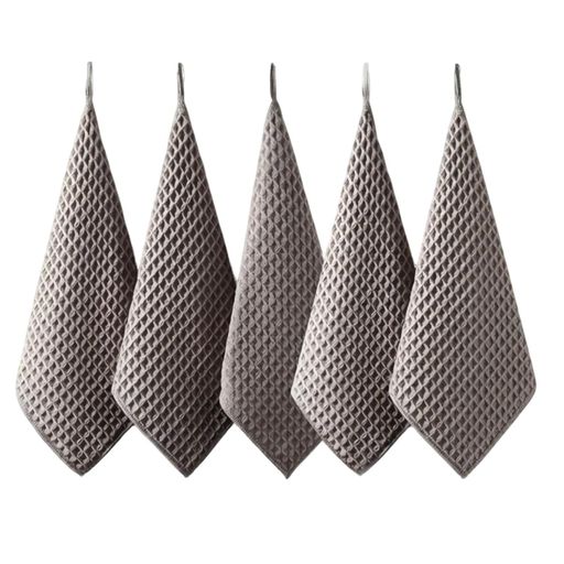 【ワッフル織り】30x30cmの5枚セット。コーヒーの油分や汚れを拭き取るのに最適で、エスプレッソマシンやカウンターの清掃に不可欠なアイテムです。 【高品質】ポリエステルのおしゃれなワッフル調のキッチンクロスは柔らかく、ステンレス鋼を傷つけず、お手入れが簡単です。高密度の繊維が細かいほこりや粒子を効果的に捕捉し、ミルクの残留物を素早く簡単に除去します。 【便利で丈夫なデザイン】収納に便利なループ(ヒモ)付き。縫製にはほつれにくいインターロック縫製を採用しており、繰り返し洗濯しても長持ちします。 【傷つけにくい高品質素材】柔らかいポリエステル製で、グラスやステンレス器具を傷つけません。微細な繊維が微粒子やミルクの残留物を逃さずキャッチします。 【多用途に活躍】コーヒー器具の拭き上げだけでなく、食器、調理台、窓ガラスなど、家中の硬い表面の拭き掃除や磨き上げに高い効果を発揮します。
