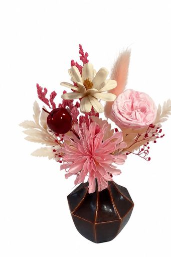 インドア W12xD8xH20cm リビングにちょこんと飾れるコンパクトサイズ 本物の花を丁寧に加工した、水やり不要のプリザーブド&amp;ドライフラワーインテリア。 枯れない花、水やり不要で手間いらず置くだけで楽しめます。コンパクトサイズ デスク・棚・玄関にちょうど良い卓上サイズ。壁につるしたり、お好みのフラワーベースに入れてお楽しみください。 職人の技が光る美濃焼の陶器製フラワーベースをセットにしました。