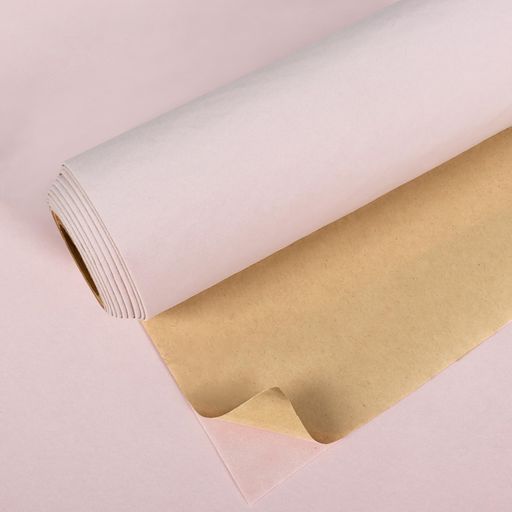 【商品仕様】カラーは薄いピンク、サイズは幅40x300cm、カバー面積1.2平方メートル。PVCフィルム基材に表面植毛加工を施したロール状の植毛紙リメイクシートです。薄ピンク 無地 植毛布 壁紙シールとして、肌触りが良く装飾・結露防止・傷防止・摩擦低減・滑り止め・消音・乱反射防止・遮熱・断熱の効果があります。 【吸光機能】植毛布壁紙は化学繊維を紙面に直立させて植毛したシールタイプ壁紙クロスです。柔らかなビロードの様な表面が光を押さえ、柔らかく快適な視覚効果を提供します。薄ピンク 植毛布 背景シートとして撮影背景や天体望遠鏡の内面反射防止にも使えます。 【吸音効果】植毛布壁紙のフェルト部分は特殊加工で音波を散乱・吸収し、反響を抑えます。薄ピンク 植毛布 リメイクシートを置物の底や家具・イスなどの脚に貼ることで、移動時のノイズを低減します。防音対策に効果的です。 【吸水・吸湿】植毛布壁紙のパイルは毛管現象で水を吸上げ、空気層が熱を遮断し結露防止にもなります。薄ピンク 植毛布 シールはバッジ・レンズ・メガネ・アクセサリー収納ボックスの内側や化粧ポーチなど保護目的にも貼れます。摩擦低減効果もあります。