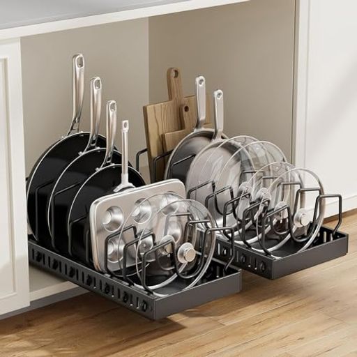 【鍋とフライパン収納器】8枚仕切りの2パック鍋とフライパン収納器は21 x 42 x 3.2cmです。着脱が簡単です。それはどんなそれより大きい空間に取り付けることができて、あなたのキャビネットの中のどんな空間にすべて十分に利用させます。引き出しを選ぶ前に、キャビネットのサイズをチェックしてみるといいでしょう。 【耐久性のある材料】キャビネットの下の引き出し式鍋収納器は良質の炭素鋼でできていて、コーティング処理を経て、私達の引き出し式鍋収納器は長持ちします。忙しい台所での日常的な使用に耐え、錆びや腐食にも強いとされています。 【ピン抜き取付不要】ラゲッジディスク工具不要、パンチ不要です。棚ごとに2pcsナノフィルムを装備して、キャビネット内のレールを固定し、ドリルや破損からキャビネットを保護します。このキッチン棚の鍋整理器は、道具を使わずに素早く簡単に組み立てられます。 【調節設計】セパレートタイプのガイドレール、取り外しが自由で、フレキシブルなm型の留め具、鍋の大きさで鍋を収納する距離を調節でき、容量が2倍になり、鍋の大きさに合わせて収納できます/鍋の蓋は鍋の大きさに合わせて調節できます。
