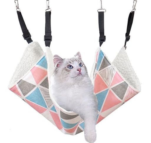 四季を通して使える 【製品仕様】冬夏両用の猫ハンモック(展開サイズ:約60x50cm/耐荷重:10kgまで)。高品質の金具を使用し、優れた安定感を実現しています。 【両面使用で冬夏両用】表面はふわふわの柔らかい素材を使用した冬仕様。裏面は通気性に優れたキャンバス生地で、暑い夏も快適にお使いいただけます。 ﻿ 【ベルト長さ自由調整】ナイロンバックル付きで、ケージのサイズにぴったり合うよう長さが簡単に変えられます(約25cmまで調節可)。 【簡単取り付け&amp;設置場所フリー】専用フックでケージに手軽に固定できるほか、テーブルの下など様々な場所に設置可能。 【お部屋に馴染むかわいいデザイン】おしゃれでかわいらしいデザインは、猫ちゃんの居場所としてだけでなく、お部屋のインテリアとしても楽しめます。ケージ周りやリビングにさりげなく飾るだけで、空間がぱっと明るくなります。