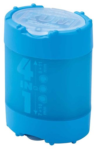 グラファイトペンシル 【サイズ】35x44x62mm 【対応する鉛筆の太さ】7mm、8mm、10mm、11mm 【仕様】4穴タイプ(4種の太さに対応)、ふた付き ドイツ製 削り器のトップブランドである「KUM」の鉛筆削りです。少し太い鉛筆も削ることができます。