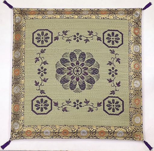 サイズ:約70x70cm 本体重量:約1.7kg 素材:側地=い草(九州産)※袋織ヘリ=ポリエステル95%、レーヨン5%中材=ポリエステル100%【固綿40mm】 原産国:日本製(純国産) サイズ:約70x70cm 本体重量:約1.7kg 素材:側地=い草(九州産)※袋織ヘリ=ポリエステル95%、レーヨン5%中材=ポリエステル100%【固綿40mm】 原産国:日本製(純国産)