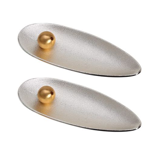 【商品仕様】:サイズ:長さ約140 mm、幅約54 mm、ビーズ挿し木孔約3 mm。 【材質】:合金。高品質のアルミニウム合金製、耐食性があり、頑丈で耐久性があります。 【調整可能】:溝の設計、香の挿し込みは移動しにくいです。お好みの高さに調整できて、銅球は角度を調整できます約45〜90度、90度銅球は長い線香(重い線香)に使用できます。お線香を斜めに立てることができるので、灰が飛び散る心配なく清潔にご利用頂けます。 【洗浄しやすい】使用後、水で洗い流すだけで清潔に保つことができます。 【幅広い用途】:香道器具はいつもどこにでもあり、和室や茶室はもちろん、仏教寺院、飾り、茶道、書斎、インテリア、オフィスなどで。
