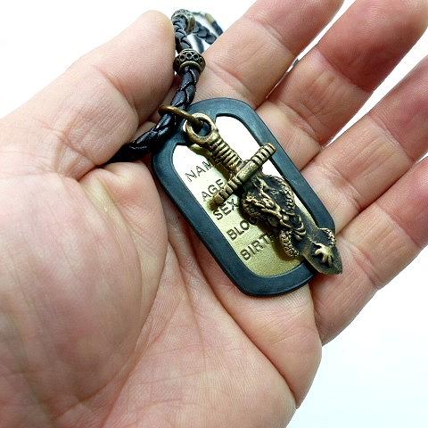 ドッグタグプレート メンズチョーカー 剣と銃 ACD-004 メンズネックレス ミリタリーネックレス アンティーク風 メール便OK