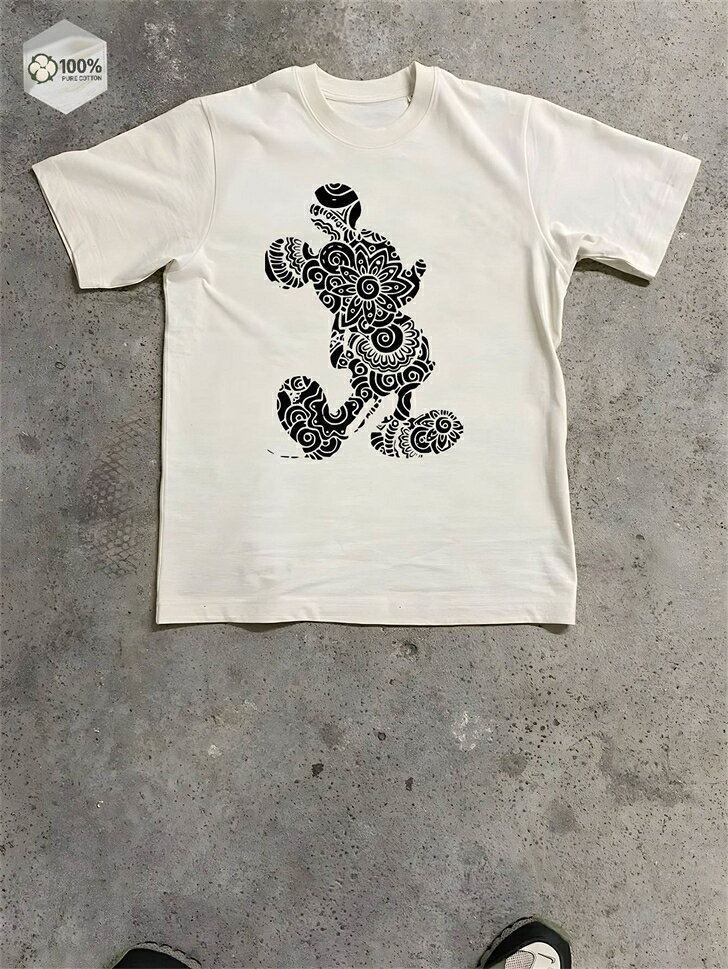 商品情報素材/材質コットン100％サイズ/寸法半袖Tシャツ サイズ表 / SIZE TABLE【サイズ】Sバスト：48cm／着丈：65cm／袖丈：20cm／肩幅：47cm身長目安：155〜160cm／体重目安：90〜100【サイズ】Mバスト：50cm／着丈：67cm／袖丈：21cm／肩幅：49cm身長目安：160〜165cm／体重目安：100〜120【サイズ】Lバスト：52cm／着丈：69cm／袖丈：21cm／肩幅：51cm身長目安：165〜170cm／体重目安：120〜130【サイズ】XLバスト：54cm／着丈：71cm／袖丈：22cm／肩幅：53cm身長目安：170〜175cm／体重目安：140〜150【サイズ】2XLバスト：56cm／着丈：73cm／袖丈：22cm／肩幅：55cm身長目安：175〜180cm／体重目安：155〜170【サイズ】3XLバスト：58cm／着丈：75cm／袖丈：23cm／肩幅：57cm身長目安：約180cm／体重目安：175〜190注意事項・バスト／肩幅は平置き採寸です（単位：cm）。・手作業採寸のため、1〜2cm程度の誤差が生じる場合がございます。・体重目安は参考値です。着用感には個人差がございます。・実物を基準にご確認ください。あらかじめご了承ください。注意モニター発色の具合により色合いが異なる場合がございます。tシャツ メンズ 半袖 無地 レディース 大きいサイズ 大きめ 綿100％ 白 コットン 厚手 半袖tシャツ ティーシャツ ユナイテッドアスレ ゆったり オーバーサイズ ビッグシルエット 白t 作業着 ブランド 白Tシャツ トレーニング 筋トレ ジム バスケ アウトドア オフホワイト 白tシャツ おしゃれ スポーツ 春 夏 秋 白いtシャツ t shirt t-シャツ 送料無料 5