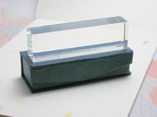 ・サイズ:3.5×2×11.5cm ・重量:200g ・素材:クリスタル(高密度、高屈折率)
