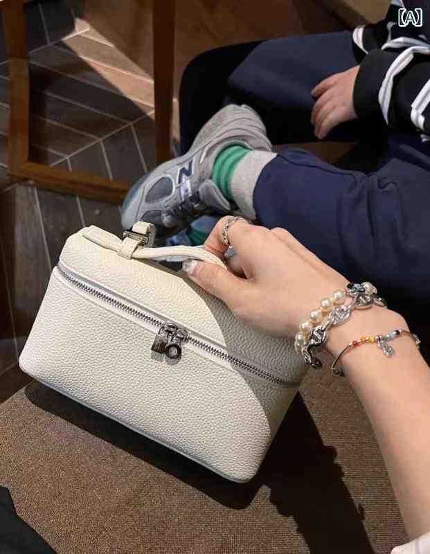 ハンドバッグ 革 ショルダーバッグ レディース 2WAY バニティ型 お出かけ 高級感 自立 ミニバッグ 通勤 小さめ レザーバッグ 肩掛け かばん 斜め掛け 鞄 上品 フォルム 質感 柔らかい 牛革 整理整頓 軽い 持ち手 丈夫 おしゃれ デイリー 普