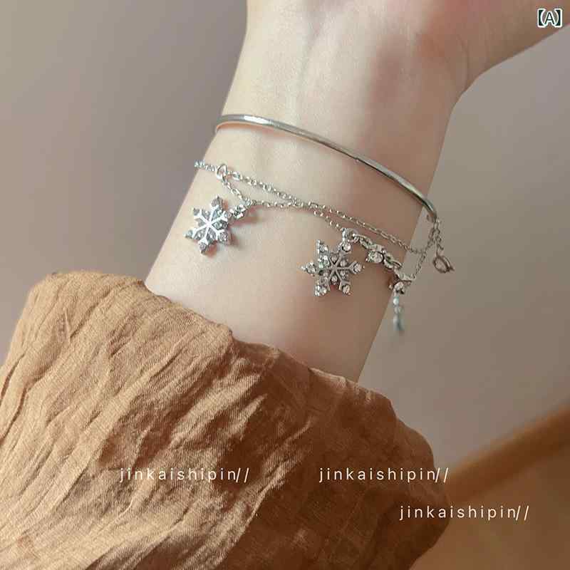 Pearl White - ブレスレット チェーンブレスレット 華奢 アクセサリー ジュエリー チャーム付き シルバーカラー ゴールドカラー シンプル 調整可能 重ね付け 腕輪 手首 飾り 装飾品 パーティー 結婚式 披露宴 フォーマル ギフト 贈り物 プレゼント 誕生日 記念日
