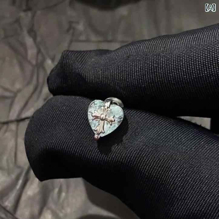 ピアス ハート 軟骨ピアス 小さめ スタッドピアス シンプル おしゃれ 極小 片耳用 仕事用 オフィス 通勤 普段使い ハートモチーフ 記念日 誕生日 ギフト プレゼント ボディピアス アクセサリー