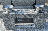 お墓用花立・香炉一体型高級白御影石製ステンレスの花筒、線香皿付き