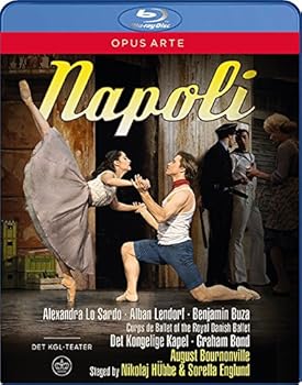 【中古】バレエ《ナポリ,あるいは漁師とその花嫁》[Blu-ray Disc]【メーカー名】【メーカー型番】【ブランド名】【商品説明】バレエ《ナポリ,あるいは漁師とその花嫁》[Blu-ray Disc]オーギュスト・ブルノンヴィル(1805-1879):原振付 ソレッラ・エングルンド&ニコライ・ヒュッベ:振付 出演: 【ダンサー】ジェンナロ:若い猟師…アルバン・レンドルフ/テレシーナ:ジェンナロの恋人…アレクサンドラ・ロ・サルド/ゴルフォ:海の王…ベンジャミン・ブーザ/ヴェロニカ:テレシーナの母…リス・イェペッセン/ジョヴァンニーナ…アルバ・ネダル/フローラ…メッテ・ボッチャー/ペッポ…ジーン=ルーシェン・マソット/ジャコモ…フェルナンド・モーラ/パスカリッロ…ポール・エリク・ハッセルキルデ/【音楽】エドヴァルド・ヘルステッド/ホルガー・シモン・パウリ/H・C・ロンビ/ルイス・アレヌス/【演奏】デンマーク王立管弦楽団/グラハム・ボンド(指揮)/マヤ・レイヴン(装置&衣装)/ミッキ・クントゥ(照明)/カミラ・ヒュッベ(ドラマトゥルギー)/ウッフェ・ボルクヴァルト&ペテル・ボルクヴァルト(スクリーン・ディレクター)/ジェンス・ランゲ(プロデューサー) 2014年2月 コペンハーゲン デンマーク・ロイヤル・バレエ ライヴ収録/収録時間:105分/音声: 《BD》ステレオ2.0/DTS5.0/画面:16:9/REGION All(Code:0)/ 《BD》ニ層 50GB 1080i High Definition 恋人同士のジェンナロとテレシーナはある日海で遭難してしまい、ジェンナロだけが港に戻ってきます。死んだと思われていたテレシーナは、実は海の王ゴルフォに気に入られ、今は海の精となって青の洞窟に囚われています。彼女を探しに来たジェンナロですが、ゴルフォに記憶を奪われてしまったテレシーナには、ジェンナロのことがわかりません。さて、一体2人はどうなるのでしょうか?デンマーク王立バレエ団のために50以上のバレエ作品を作り、その活気漲る美しい舞台が世界中から絶賛された振付家、オーギュスト・ブルノンヴィル。彼の代表作の一つがこのバレエ《ナポリ》です。これは1841年、国王の怒りに触れた彼が6ヶ月間の国外追放になった時に、旅先のイタリアで着想を得た物語で、有名な「青の洞窟」も舞台として登場するというイタリア風味満載のものです。この上演では、1950年代のフェデリコ・フェリーニの初期映画からインスピレーションを受けたという演出が用いられており、ソレッラ・エングルンドとニコライ・ヒュッベの2人が新しい振付を施し、第2幕には新しい音楽を導入。またマヤ・レイヴンの精巧な装置と衣装も、1842年の初演時の古典的な雰囲気を壊すことなく、極めて現代的な作品として生まれ変らせることに成功しています。オーギュスト・ブルノンヴィル(1805-1879):原振付 ソレッラ・エングルンド&ニコライ・ヒュッベ:振付 出演: 【ダンサー】ジェンナロ:若い猟師…アルバン・レンドルフ/テレシーナ:ジェンナロの恋人…アレクサンドラ・ロ・サルド/ゴルフォ:海の王…ベンジャミン・ブーザ/ヴェロニカ:テレシーナの母…リス・イェペッセン/ジョヴァンニーナ…アルバ・ネダル/フローラ…メッテ・ボッチャー/ペッポ…ジーン=ルーシェン・マソット/ジャコモ…フェルナンド・モーラ/パスカリッロ…ポール・エリク・ハッセルキルデ/【音楽】エドヴァルド・ヘルステッド/ホルガー・シモン・パウリ/H・C・ロンビ/ルイス・アレヌス/【演奏】デンマーク王立管弦楽団/グラハム・ボンド(指揮)/マヤ・レイヴン(装置&衣装)/ミッキ・クントゥ(照明)/カミラ・ヒュッベ(ドラマトゥルギー)/ウッフェ・ボルクヴァルト&ペテル・ボルクヴァルト(スクリーン・ディレクター)/ジェンス・ランゲ(プロデューサー) 2014年2月 コペンハーゲン デンマーク・ロイヤル・バレエ ライヴ収録/収録時間:105分/音声: 《BD》ステレオ2.0/DTS5.0/画面:16:9/REGION All(Code:0)/ 《BD》ニ層 50GB 1080i High Definition 恋人同士のジェンナロとテレシーナはある日海で遭難してしまい、ジェンナロだけが港に戻ってきます。死んだと思われていたテレシーナは、実は海の王ゴルフォに気に入られ、今は海の精となって青の洞窟に囚われています。彼女を探しに来たジェンナロですが、ゴルフォに記憶を奪われてしまったテレシーナには、ジェンナロのことがわかりません。さて、一体2人はどうなるのでしょうか?デンマーク王立バレエ団のために50以上のバレエ作品を作り、その活気漲る美しい舞台が世界中から絶賛された振付家、オーギュスト・ブルノンヴィル。彼の代表作の一つがこのバレエ《ナポリ》です。これは1841年、国王の怒りに触れた彼が6ヶ月間の国外追放になった時に、旅先のイタリアで着想を得た物語で、有名な「青の洞窟」も舞台として登場するというイタリア風味満載のものです。この上演では、1950年代のフェデリコ・フェリーニの初期映画からインスピレーションを受けたという演出が用いられており、ソレッラ・エングルンドとニコライ・ヒュッベの2人が新しい振付を施し、第2幕には新しい音楽を導入。またマヤ・レイヴンの精巧な装置と衣装も、1842年の初演時の古典的な雰囲気を壊すことなく、極めて現代的な作品として生まれ変らせることに成功しています。オーギュスト・ブルノンヴィル(1805-1879):原振付 ソレッラ・エングルンド&ニコライ・ヒュッベ:振付 出演: 【ダンサー】ジェンナロ:若い猟師…アルバン・レンドルフ/テレシーナ:ジェンナロの恋人…アレクサンドラ・ロ・サルド/ゴルフォ:海の王…ベンジャミン・ブーザ/ヴェロニカ:テレシーナの母…リス・イェペッセン/ジョヴァンニーナ…アルバ・ネダル/フローラ…メッテ・ボッチャー/ペッポ…ジーン=ルーシェン・マソット/ジャコモ…フェルナンド・モーラ/パスカリッロ…ポール・エリク・ハッセルキルデ/【音楽】エドヴァルド・ヘルステッド/ホルガー・シモン・パウリ/H・C・ロンビ/ルイス・アレヌス/【演奏】デンマーク王立管弦楽団/グラハム・ボンド(指揮)/マヤ・レイヴン(装置&衣装)/ミッキ・クントゥ(照明)/カミラ・ヒュッベ(ドラマトゥルギー)/ウッフェ・ボルクヴァルト&ペテル・ボルクヴァルト(スクリーン・ディレクター)/ジェンス・ランゲ(プロデューサー) 2014年2月 コペンハーゲン デンマーク・ロイヤル・バレエ ライヴ収録/収録時間:105分/音声: 《BD》ステレオ2.0/DTS5.0/画面:16:9/REGION All(Code:0)/ 《BD》ニ層 50GB 1080i High Definition 恋人同士のジェンナロとテレシーナはある日海で遭難してしまい、ジェンナロだけが港に戻ってきます。死んだと思われていたテレシーナは、実は海の王ゴルフォに気に入られ、今は海の精となって青の洞窟に囚われています。彼女を探しに来たジェンナロですが、ゴルフォに記憶を奪われてしまったテレシーナには、ジェンナロのことがわかりません。さて、一体2人はどうなるのでしょうか?デンマーク王立バレエ団のために50以上のバレエ作品を作り、その活気漲る美しい舞台が世界中から絶賛された振付家、オーギュスト・ブルノンヴィル。彼の代表作の一つがこのバレエ《ナポリ》です。これは1841年、国王の怒りに触れた彼が6ヶ月間の国外追放になった時に、旅先のイタリアで着想を得た物語で、有名な「青の洞窟」も舞台として登場するというイタリア風味満載のものです。この上演では、1950年代のフェデリコ・フェリーニの初期映画からインスピレーションを受けたという演出が用いられており、ソレッラ・エングルンドとニコライ・ヒュッベの2人が新しい振付を施し、第2幕には新しい音楽を導入。またマヤ・レイヴンの精巧な装置と衣装も、1842年の初演時の古典的な雰囲気を壊すことなく、極めて現代的な作品として生まれ変らせることに成功しています。中古品のため使用に伴うキズ等がございますが、問題なくご使用頂ける商品です。画像はイメージ写真ですので商品のコンディション、付属品の有無については入荷の度異なります。当店にて、動作確認・点検・アルコール等のクリーニングを施しております。中古品のため限定特典や補償等は、商品名、説明に記載があっても付属しておりません予めご了承下さい。当店では初期不良に限り、商品到着から7日間は返品を 受付けております。他モールとの併売品の為、完売の際はご連絡致しますのでご了承ください。ご注文からお届けまで1、ご注文⇒ご注文は24時間受け付けております。2、注文確認⇒ご注文後、当店から注文確認メールを送信します。3、お届けまで3〜10営業日程度とお考え下さい。4、入金確認⇒前払い決済をご選択の場合、ご入金確認後、配送手配を致します。5、出荷⇒配送準備が整い次第、出荷致します。配送業者、追跡番号等の詳細をメール送信致します。6、到着⇒出荷後、1〜3日後に商品が到着します。　※離島、北海道、九州、沖縄は遅れる場合がございます。予めご了承下さい。お電話でのお問合せは少人数で運営の為受け付けておりませんので、メールにてお問合せお願い致します。営業時間　月〜金　10:00〜17:00お客様都合によるご注文後のキャンセル・返品はお受けしておりませんのでご了承下さい。0