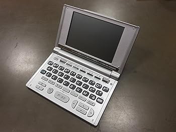 【中古】CASIO Ex-word XD-H4100 電子辞書 英語/学習モデル (ジーニアス英和/和英,広辞苑含, 辞書数12)【メーカー名】【メーカー型番】【ブランド名】CASIO(カシオ) 電子辞書 【商品説明】CASIO Ex-word XD-H4100 電子辞書 英語/学習モデル (ジーニアス英和/和英,広辞苑含, 辞書数12)Amazonより ● 一覧性と視認性に優れた4.5型高精細液晶画面を採用 ● 堅牢性に優れた薄型スタイリッシュボディ 耐久性を追求した新構造"タフコット"※を採用。スタイリッシュな薄型A6ボディに、衝撃や振動に耐える強度を実現しました。通学時に安心して持ち歩ける。 ※ タフコット(TAFCOT)…Totally Advanced Force Control Technology＝「総合的に進化した、(物理的な)力を抑制する技術」を意味する造語。振動や衝撃から液晶や電子部品を保護するため、外側にアルミ合金パネル、内部に高強度フレームと高性能緩衝材を配置。さらに、高強度サイドビームを側面に装着し、高レベルの堅牢性を実現している。 ● 高校の学習に役立つ辞書を収録 あらゆる学習に役立つ「広辞苑」を始め、豊富な用例で古典学習に役立つ「全訳古語辞典」、本格的な漢字学習ができる「漢字源JIS版」、英語学習のスタンダード「ジーニアス英和(第3版)/和英(第2版)」、さらには語法表示と例文が充実し、実用的な英語が学べる「ロングマン現代アメリカ英語辞典」など、高校生に最適な辞書を収録している。 ● 使いやすさを徹底的に追求した検索機能 ・ すぐ出るプレビュー 見出し語の一覧表示の下部に、プレビュー画面が表示されるので、同音異義語や同スペル異義語など、目的の単語を迷うことなく、素早く検索することができる。 ・ 用例プレビュー 語義中の用例アイコンを選択すると、その用例を画面下部にプレビュー表示。 ・ 複数辞書検索 英単語や日本語を入力すると、その語句を収録している全ての辞書で同時に検索できる。辞書を選ぶ手間を省け、辞書による解説の違いなども簡単に確認できる。 ・ 複数辞書例文検索 例文や成句を、英英辞典・英和辞典から一度に検索できる。検索結果は辞書毎に分けて表示され、英英・英和の優先順位も設定できる。 ・ スーパージャンプ機能 指定した文字種(日本語・英単語)にあわせて、ジャンプ先の辞書を自動判別し、候補を表示します。その中から辞書を指定するだけで、目的にあわせて素早く検索できる。 ・ 単語帳 / 例文帳機能 単語・例文・成句などを、辞書ごとの制限なくトータルで1,500件登録できる。英語系、古語、日本語系などの種類別に登録でき、電池交換時でも記憶は保持される。 ・ 引き直しに便利なヒストリーサーチ(全辞書共用で1,000件まで自動保存) ● 開閉連動電源オン/オフ機能 電子辞書を開くと自動的に電源がオンになり、閉じると電源がオフになる。 ● 着せ替えが楽しめる新型マイパネルに対応 本体ボディに装着することで、異なるボディカラーの電子辞書に着せ替えが楽しめる新型マイパネルに対応。オプションでカラフルなマイパネルを6枚用意しており、個性に合わせて、選ぶことができる。Amazonより ● 一覧性と視認性に優れた4.5型高精細液晶画面を採用 ● 堅牢性に優れた薄型スタイリッシュボディ 耐久性を追求した新構造"タフコット"※を採用。スタイリッシュな薄型A6ボディに、衝撃や振動に耐える強度を実現しました。通学時に安心して持ち歩ける。 ※ タフコット(TAFCOT)…Totally Advanced Force Control Technology＝「総合的に進化した、(物理的な)力を抑制する技術」を意味する造語。振動や衝撃から液晶や電子部品を保護するため、外側にアルミ合金パネル、内部に高強度フレームと高性能緩衝材を配置。さらに、高強度サイドビームを側面に装着し、高レベルの堅牢性を実現している。 ● 高校の学習に役立つ辞書を収録 あらゆる学習に役立つ「広辞苑」を始め、豊富な用例で古典学習に役立つ「全訳古語辞典」、本格的な漢字学習ができる「漢字源JIS版」、英語学習のスタンダード「ジーニアス英和(第3版)/和英(第2版)」、さらには語法表示と例文が充実し、実用的な英語が学べる「ロングマン現代アメリカ英語辞典」など、高校生に最適な辞書を収録している。 ● 使いやすさを徹底的に追求した検索機能 ・ すぐ出るプレビュー 見出し語の一覧表示の下部に、プレビュー画面が表示されるので、同音異義語や同スペル異義語など、目的の単語を迷うことなく、素早く検索することができる。 ・ 用例プレビュー 語義中の用例アイコンを選択すると、その用例を画面下部にプレビュー表示。 ・ 複数辞書検索 英単語や日本語を入力すると、その語句を収録している全ての辞書で同時に検索できる。辞書を選ぶ手間を省け、辞書による解説の違いなども簡単に確認できる。 ・ 複数辞書例文検索 例文や成句を、英英辞典・英和辞典から一度に検索できる。検索結果は辞書毎に分けて表示され、英英・英和の優先順位も設定できる。 ・ スーパージャンプ機能 指定した文字種(日本語・英単語)にあわせて、ジャンプ先の辞書を自動判別し、候補を表示します。その中から辞書を指定するだけで、目的にあわせて素早く検索できる。 ・ 単語帳 / 例文帳機能 単語・例文・成句などを、辞書ごとの制限なくトータルで1,500件登録できる。英語系、古語、日本語系などの種類別に登録でき、電池交換時でも記憶は保持される。 ・ 引き直しに便利なヒストリーサーチ(全辞書共用で1,000件まで自動保存) ● 開閉連動電源オン/オフ機能 電子辞書を開くと自動的に電源がオンになり、閉じると電源がオフになる。 ● 着せ替えが楽しめる新型マイパネルに対応 本体ボディに装着することで、異なるボディカラーの電子辞書に着せ替えが楽しめる新型マイパネルに対応。オプションでカラフルなマイパネルを6枚用意しており、個性に合わせて、選ぶことができる。Amazonより ● 一覧性と視認性に優れた4.5型高精細液晶画面を採用 ● 堅牢性に優れた薄型スタイリッシュボディ 耐久性を追求した新構造"タフコット"※を採用。スタイリッシュな薄型A6ボディに、衝撃や振動に耐える強度を実現しました。通学時に安心して持ち歩ける。 ※ タフコット(TAFCOT)…Totally Advanced Force Control Technology＝「総合的に進化した、(物理的な)力を抑制する技術」を意味する造語。振動や衝撃から液晶や電子部品を保護するため、外側にアルミ合金パネル、内部に高強度フレームと高性能緩衝材を配置。さらに、高強度サイドビームを側面に装着し、高レベルの堅牢性を実現している。 ● 高校の学習に役立つ辞書を収録 あらゆる学習に役立つ「広辞苑」を始め、豊富な用例で古典学習に役立つ「全訳古語辞典」、本格的な漢字学習ができる「漢字源JIS版」、英語学習のスタンダード「ジーニアス英和(第3版)/和英(第2版)」、さらには語法表示と例文が充実し、実用的な英語が学べる「ロングマン現代アメリカ英語辞典」など、高校生に最適な辞書を収録している。 ● 使いやすさを徹底的に追求した検索機能 ・ すぐ出るプレビュー 見出し語の一覧表示の下部に、プレビュー画面が表示されるので、同音異義語や同スペル異義語など、目的の単語を迷うことなく、素早く検索することができる。 ・ 用例プレビュー 語義中の用例アイコンを選択すると、その用例を画面下部にプレビュー表示。 ・ 複数辞書検索 英単語や日本語を入力すると、その語句を収録している全ての辞書で同時に検索できる。辞書を選ぶ手間を省け、辞書による解説の違いなども簡単に確認できる。 ・ 複数辞書例文検索 例文や成句を、英英辞典・英和辞典から一度に検索できる。検索結果は辞書毎に分けて表示され、英英・英和の優先順位も設定できる。 ・ スーパージャンプ機能 指定した文字種(日本語・英単語)にあわせて、ジャンプ先の辞書を自動判別し、候補を表示します。その中から辞書を指定するだけで、目的にあわせて素早く検索できる。 ・ 単語帳 / 例文帳機能 単語・例文・成句などを、辞書ごとの制限なくトータルで1,500件登録できる。英語系、古語、日本語系などの種類別に登録でき、電池交換時でも記憶は保持される。 ・ 引き直しに便利なヒストリーサーチ(全辞書共用で1,000件まで自動保存) ● 開閉連動電源オン/オフ機能 電子辞書を開くと自動的に電源がオンになり、閉じると電源がオフになる。 ● 着せ替えが楽しめる新型マイパネルに対応 本体ボディに装着することで、異なるボディカラーの電子辞書に着せ替えが楽しめる新型マイパネルに対応。オプションでカラフルなマイパネルを6枚用意しており、個性に合わせて、選ぶことができる。中古品のため使用に伴うキズ等がございますが、問題なくご使用頂ける商品です。画像はイメージ写真ですので商品のコンディション、付属品の有無については入荷の度異なります。当店にて、動作確認・点検・アルコール等のクリーニングを施しております。中古品のため限定特典や補償等は、商品名、説明に記載があっても付属しておりません予めご了承下さい。当店では初期不良に限り、商品到着から7日間は返品を 受付けております。他モールとの併売品の為、完売の際はご連絡致しますのでご了承ください。ご注文からお届けまで1、ご注文⇒ご注文は24時間受け付けております。2、注文確認⇒ご注文後、当店から注文確認メールを送信します。3、お届けまで3〜10営業日程度とお考え下さい。4、入金確認⇒前払い決済をご選択の場合、ご入金確認後、配送手配を致します。5、出荷⇒配送準備が整い次第、出荷致します。配送業者、追跡番号等の詳細をメール送信致します。6、到着⇒出荷後、1〜3日後に商品が到着します。　※離島、北海道、九州、沖縄は遅れる場合がございます。予めご了承下さい。お電話でのお問合せは少人数で運営の為受け付けておりませんので、メールにてお問合せお願い致します。営業時間　月〜金　10:00〜17:00お客様都合によるご注文後のキャンセル・返品はお受けしておりませんのでご了承下さい。0