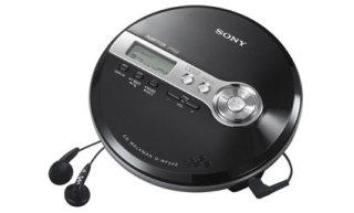 【中古】SONY CDウォークマン N241 ブラック D-NE241/B【メーカー名】【メーカー型番】【ブランド名】Sony ポータブルCDプレーヤー 【商品説明】SONY CDウォークマン N241 ブラック D-NE241/BMP3フォーマットで記録したCD-R/RWの再生に対応。本体デザインにあわせた丸型シンプルリモコン付属。音とびに強い耐振機構搭載 G-Protection。MP3フォーマットで記録したCD-R/RWの再生に対応。本体デザインにあわせた丸型シンプルリモコン付属。音とびに強い耐振機構搭載 G-Protection。MP3フォーマットで記録したCD-R/RWの再生に対応。本体デザインにあわせた丸型シンプルリモコン付属。音とびに強い耐振機構搭載 G-Protection。MP3フォーマットで記録したCD-R/RWの再生に対応。本体デザインにあわせた丸型シンプルリモコン付属。音とびに強い耐振機構搭載 G-Protection。MP3フォーマットで記録したCD-R/RWの再生に対応。本体デザインにあわせた丸型シンプルリモコン付属。音とびに強い耐振機構搭載 G-Protection。中古品のため使用に伴うキズ等がございますが、問題なくご使用頂ける商品です。画像はイメージ写真ですので商品のコンディション、付属品の有無については入荷の度異なります。当店にて、動作確認・点検・アルコール等のクリーニングを施しております。中古品のため限定特典や補償等は、商品名、説明に記載があっても付属しておりません予めご了承下さい。当店では初期不良に限り、商品到着から7日間は返品を 受付けております。他モールとの併売品の為、完売の際はご連絡致しますのでご了承ください。ご注文からお届けまで1、ご注文⇒ご注文は24時間受け付けております。2、注文確認⇒ご注文後、当店から注文確認メールを送信します。3、お届けまで3〜10営業日程度とお考え下さい。4、入金確認⇒前払い決済をご選択の場合、ご入金確認後、配送手配を致します。5、出荷⇒配送準備が整い次第、出荷致します。配送業者、追跡番号等の詳細をメール送信致します。6、到着⇒出荷後、1〜3日後に商品が到着します。　※離島、北海道、九州、沖縄は遅れる場合がございます。予めご了承下さい。お電話でのお問合せは少人数で運営の為受け付けておりませんので、メールにてお問合せお願い致します。営業時間　月〜金　10:00〜17:00お客様都合によるご注文後のキャンセル・返品はお受けしておりませんのでご了承下さい。0
