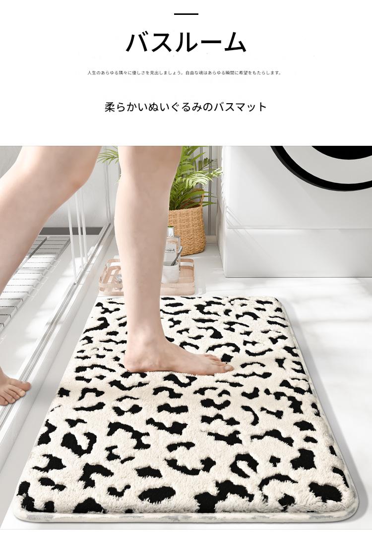 吸水性に優れたバスマットで、バスルームにスタイリッシュさと快適さをプラスします。最新のデザインと素材を使用し、実用性と美しさを兼ね備えています。滑り止め加工の底面が安全性を確保し、厚みのある高弾力素材が極上の足触りを提供します。速乾性と防カビ性に優れ、洗濯機で洗えるので、いつでも清潔で衛生的に保つことができます。吸水性の高い素材を使用し、湿気の多い場所でも素早く水分を吸収します。特殊な滑り止め設計により、滑りやすいバスルームでも安心してご使用いただけます。厚みのあるデザインで快適性を高め、玄関にも適しています。速乾性と防カビ加工により、マットは長期間清潔な状態を保ちます。洗濯機洗い可能で、簡単にお手入れできます。滑り止めバスルームマット 速乾防カビ バス用品 バスマット 豊富な品揃え ホワイト グレー ブラウン 40x60cm 50x80cm