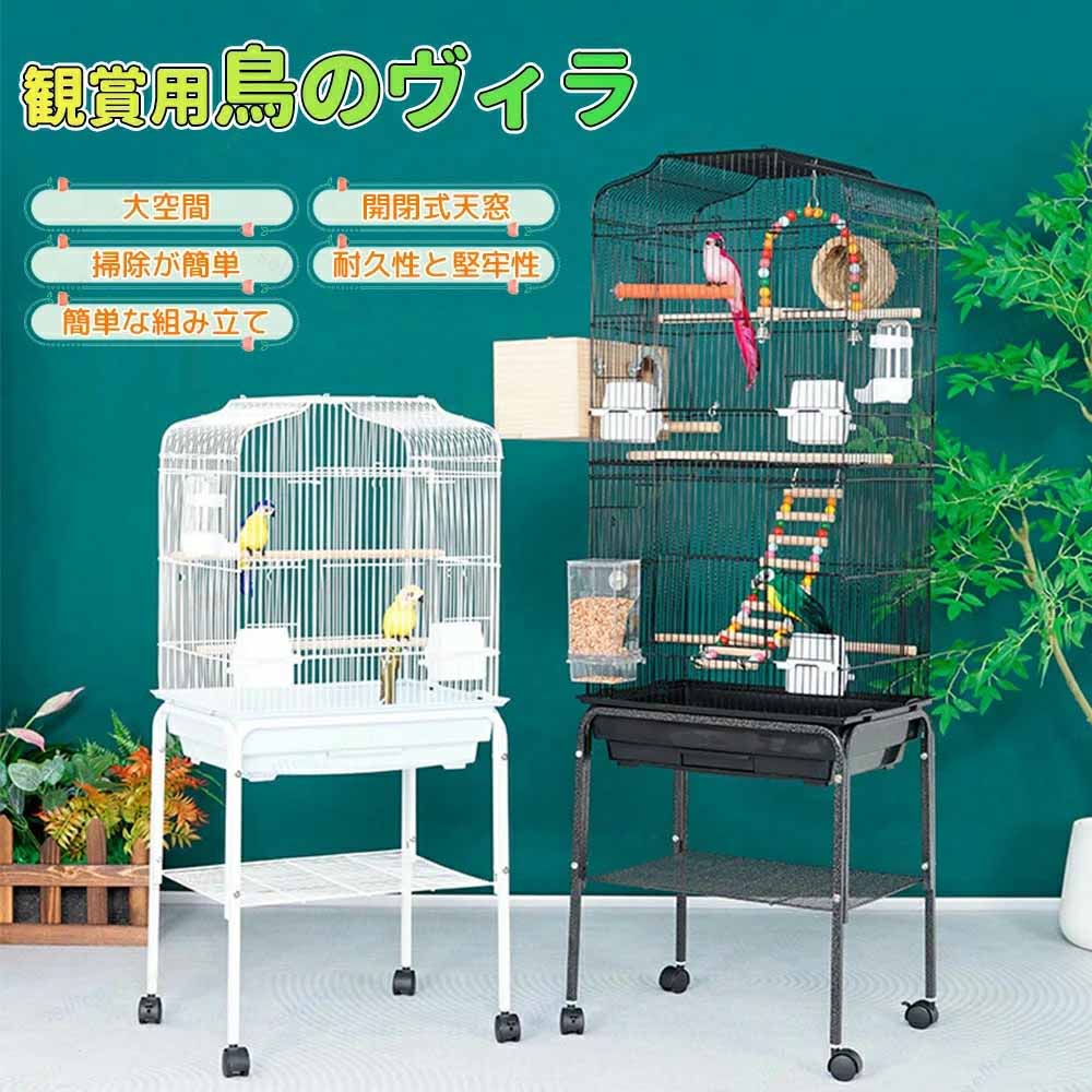 観賞用大型鳥かご 商品紹介観賞用大型鳥かご 〜小鳥たちの“幸せ空間”を、この1台で実現〜1. 広々大空間で、複数飼育も快適!「大空間」をコンセプトに、小鳥たちが自由に飛び回れる住まいを追求しました。複数の鳥を飼育する場合でも、休憩エリア・止まり木エリア・遊びエリアが明確に分かれており、自然な生態をサポート。ストレスなく過ごせる環境で、小鳥の“幸せ度”がアップします2. 開閉式天窓+両開き扉で、“親密交流”がラクラク!天窓を開放すると、小鳥が外に出て遊んだり、直接あなたと触れ合える“遊び場”に変身!両開き扉のデザインで、かご内部の確認やお手入れもスムーズ。いつでも近くで小鳥の“かわいい仕草”を観察でき、愛着が深まる交流環境を作ります3. 脱走防止ストッパーで“安心”と“快適”両立!大きな扉を開ける際も、正面扉・側面扉ともに脱走防止ストッパーが搭載。小鳥が不用意に外に出る心配がなく、安心してお手入れができます。飼育者も小鳥も“安心”な生活が叶います。4. 高さのある防飛散トレイで、お部屋を清潔に!飛び散り防止の高さのあるトレイ設計で、鳥の羽・えさ・フンが周囲に散らばるのを防ぎます。床の汚れも気にならず、お部屋の清潔さを保てるので大変お手軽♪5. 引き出し式トレイで“お手入れ”がラクラク!トレイは引き出し式設計!ゴミ捨てや掃除がスムーズにできるので、定期的な清掃も大変ラク。忙しい毎日にピッタリの“お手入れ支援機能”です。6. 環境に優しい焼き付け塗装で“長持ち”と“美しさ”両立!長期使用しても塗装が剥がれにくい“焼き付け塗装”を採用。高品質素材なので耐久性にも優れ、かご自体の美しさも長く保てます。7. 頑丈な金網設計で“安全&自由”を提供!丈夫な金網を使用。小鳥の足が引っかかる心配がなく、自由に飛んだり登ったりできる環境を実現。快適さと安全性のバランスが完璧です。8. 収納棚+キャスターで“便利さ”がグンとアップ!下段に「収納棚」を設置。鳥のえさやおもちゃ、清掃用品をまとめて保管可能で、周囲がスッキリ!さらにキャスター付きなので、かごの移動もラクラク。お部屋のレイアウト変更にも柔軟に対応できます。- リビングやダイニングに置いて、家族みんなで小鳥の“可愛さ”を共有- 寝室の片隅に置き、癒しの存在として毎日愛でる- ペット専用ルームやバルコニーで、小鳥に寛げる環境を提供どんなシーンでも、小鳥との“幸せな時間”を演出してくれます「広い空間」「簡単お手入れ」「高い安全性」「使いやすさ」を全て兼ね備えた、本格的な観賞用鳥かごです。小鳥たちにもっと快適な生活を、あなたにもっとラクで楽しい飼育体験をお届けします。ぜひこの機会に、あなたと小鳥の絆を深める“理想の鳥かご”をお試しください鳥かごケージ バードケージ 鳥かご 鳥 ブラック ホワイト B600 B601