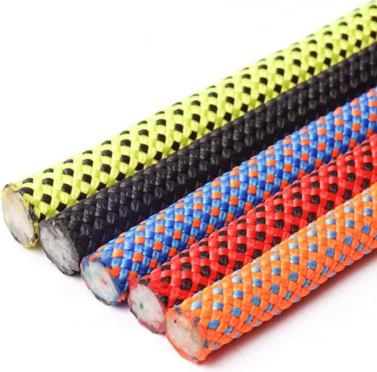 8mm 20M クライミングロープ ガイロープ 耐荷重2500kg 登山 アウトドア キャンプ 安全 防災 カラビナ二個付き 20メートル 5色選べるロープサイズ:太さ 約8mm 長さ 約20m;素材:ポリアミド高強度ロープです,耐荷重約1600kg 重量 :42g/mカラビナ(フック):強度25KN 、長さ10cmパッケージ内容:ロープx1、カラビナx2、カラビナ2つついていますのでアイデア次第で様々な利用方法が考えられます。例え:簡易物干しとしても可能です。登山、キャンプなどアウトドア全般。ロープクライミングなどの他に、サバイバルキット、防災キットにも最適です。荷物の吊り上げや固定等にご利用ください;災害時の防災用 ,雪下ろしなど屋根の上での命綱としてご利用ください。※製品デザイン、仕様は改良等により、予告無しに変更する場合があります。生産地:中国登山 ス 8mm 耐荷重1600kg スポーツ アウトドア 早い者勝ち レッド イエロー ブルー ブラック オレンジ