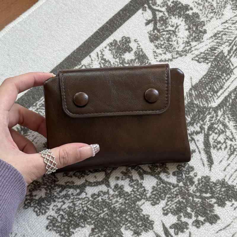 【原産国/製造国: 中国】.長財布 女性用 カードホルダー レトロ 牛革 テクスチャ ウォレット レディース ショート 2025 スタイル 小さい さわやか 学生 マルチ カラット ジッパーウォレット小銭入れ おしゃれ 人気 高品質 ギフト プレゼント 多機能 コンパクト 財布 革財布 本革 カード収納 小銭入れ付き。指定された配送時間は承っておりません。【】長財布 女性用 カードホルダー レトロ バッグ 小物 ブランド雑貨 新登場! A:茶色 B:黒 C:クリームアプリコット D:ボルドー E:暗棕色