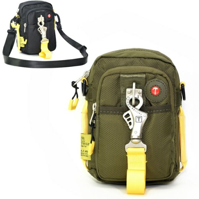 遂に!TOUGHのウエストポーチが登場。ワイルドな男らしさを印象付けるメンズバッグコレクション。常に前進を続けるTOUGHの精神を象徴しています。本体素材にはナイロンを使用し、丈夫な仕上がりになっています。収納力も抜群のウエストポーチ。メインポケット、ファスナーポケット、小物ポケットと収納充実。スマートフォンはもちろんアウトドアに便利なライト等もたっぷり収納できるウエストポーチです!モバイルバッテリーを入れたり、お財布や貴重品、車のキーなどたくさん入ります!自転車に乗ったり、走ったり、ハイキングしたりするなど、さまざまな場面でパックを腰に掛けたり、腰に入れたり、肩やクロスボディに入れたりできます !!◆素材:高級ナイロン◆サイズ:H20cm x W14cm x D10cm◆メインファスナー付き×1箇所&内部ファスナーポケット×1◆フロントファスナー付き×1箇所◆背面ファスナー付き×1箇所◆フロントオープンマジックテープ付きポケット×1箇所◆重さ:390g 素材:ナイロン【撥水加工】※完全防水商品ではありませんので予めご了承ください。【トラブル防止のため、ご注文前に必ずお読みください】・お客様のお使いのモニター発色によって実際の商品と色合いが異なる場合がございます。・税金の変動により、金額も変動することもございます。・下記の商品は、衛生商品のため返品交換不可です。下着、マスク、給水パック、サポーター、インソール等。サイズ交換の情報があっても衛生商品のため、不可となります。【】ミニショルダー 多機能ポーチ 大容量 バッグ メンズバッグ ボディバッグ ウエストポーチ 早い者勝ち ブラック カーキ ブラック(ウエストベルト付き) カーキ(ウエストベルト付き)