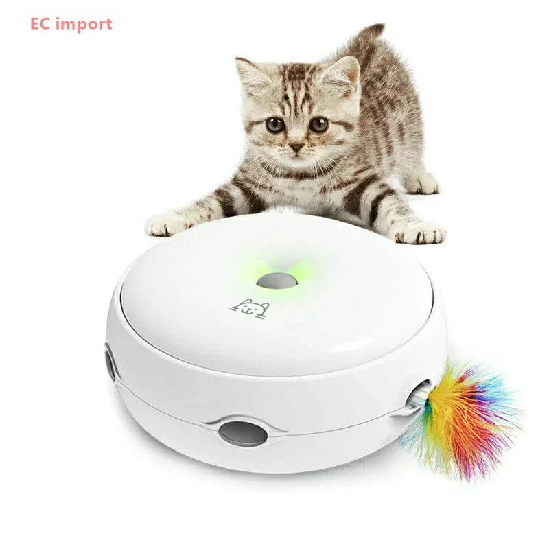 猫じゃらしの予測不可能な動きに猫の狩猟本能が覚醒します直径17cm×高さ7cm、わずか360gのコンパクトサイズ電池式 単3乾電池×4本使用(別売)どんなインテリアにもマッチするシンプルなデザイン従来の猫ちゃんのおもちゃは・・・・遊ぶまでのセッティングが意外と面倒。遊ぶスペースの確保も大変。・遊んだ後のおもちゃの片づけも箱に入れなおしたりする手間がかかって面倒。・収納場所の確保も困る。・次に遊ぶまで部屋に出しっぱなしでは、派手めでカラフルなデザインが多い猫ちゃんのおもちゃではせっかくの部屋のインテリアの雰囲気を壊してしまいがち。猫じゃらシッターなら・・・・おもちゃをセッティングする手間もいらず、遊ぶスペースも約17〓。・持ち運びも手軽にできて遊ぶ場所を選びません。・遊び終わったら、そのまま収納。片づける手間も要りません。・そのまま出していたとしても、シンプルなデザインなので部屋のインテリアに溶け込みます。パッケージデザインもこだわり抜きました。配達用の段ボールケースを開けて、“商品の箱を手に取った時のワクワク感も商品の一部である”と私たちは考えます。従来の猫のおもちゃにはなかった、主張しすぎず控えめでシンプルなデザインとしております。お友達の猫ちゃんの誕生日プレゼント等のギフト用にもお使いいただけるパッケージです。ねこじゃらし 猫おもちゃ 猫じゃらシッター 電動 ボール 猫じゃらし 猫遊び 自動 ストレス解消 猫じゃらし 運動不足解消 猫のおもちゃ ネコ おもちゃ(ホワイト)ねこじゃらし 猫おもちゃ 猫じゃらシッ 猫用品 おもちゃ 猫じゃらし 続々入荷中