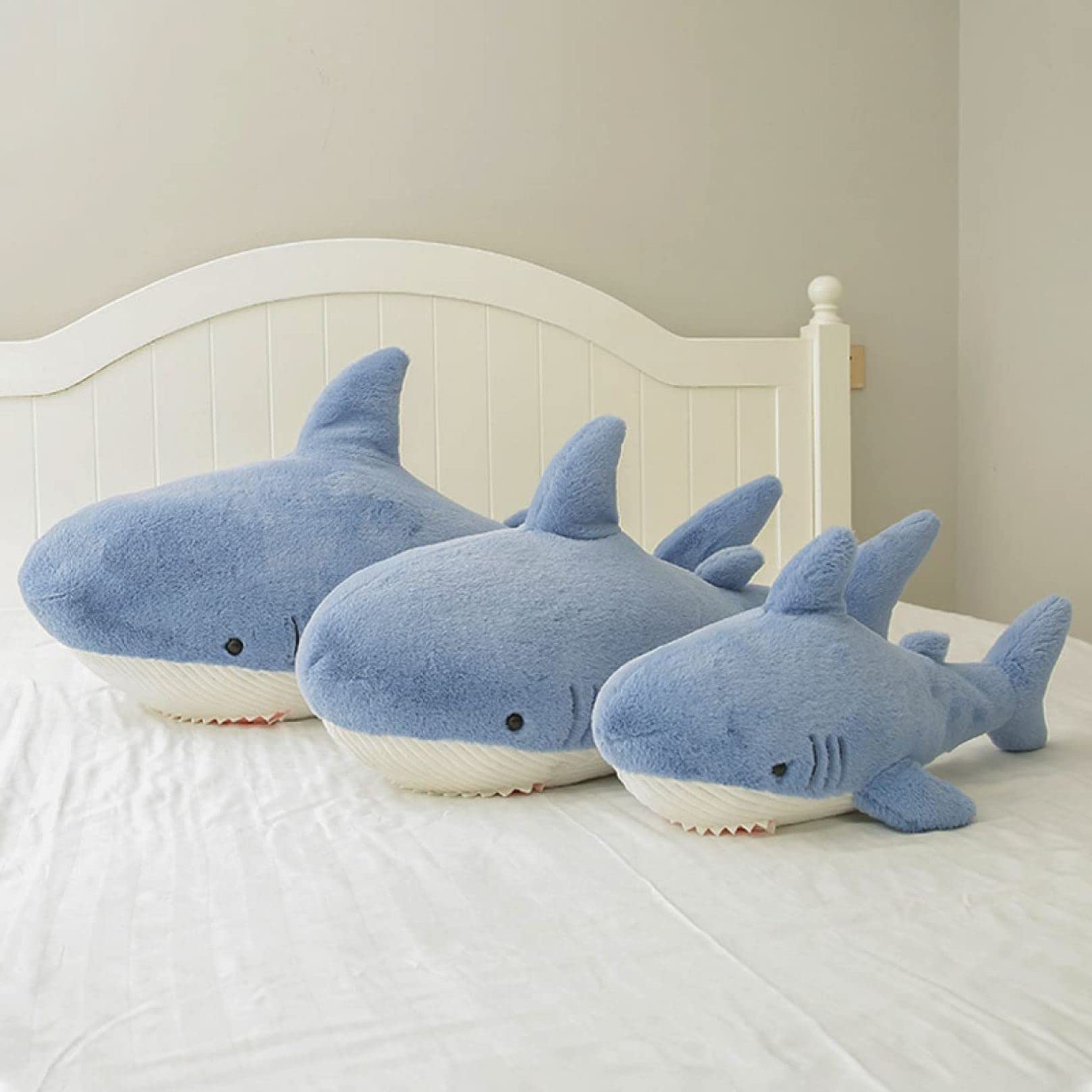 商品詳細製品特徴★サイズ：60cm 90cm 120cmです。★ふわふわPP綿ル素材を使ったリアルでCUTEなアニマルズぬいぐるみ。★滑らかなカバーに柔らかいマイクロ綿をたっぷり詰め込み、一度抱きしめたら放さなくなる。★抱きしめやすい形と、思わず触りたくなるフワフワな触り心地がひとをリラックスさせ、ストレッチ解消。おすすめポイント★?独特なデザイン： 抱き 枕 細かい細工、上等な柔らかい綿を採用します。添い寝抱き枕、ふわふわとした手触りが特徴です 高品質のコットンで全で肌に優しい★?萌えグッズ： プレミアム抱き枕と同じサイズ・触り心地です。可愛い 抱きまくら、使用シーンにこだわらない持ち運びしやすいサイズです。★?あったか： ふわもち 抱き枕、縫製工程も良く、仕上がりも絶妙で。やさしい顔がとってもキュート，疲れた時や嫌なことがあった時に抱いて、全て忘れられるくらいの不思議な魅力があります！★?ストレスを軽減： 抱きつき枕 可愛い、キュートでクリエイティブな萌えデザインは、がなんともかわいい脱力系、ギュッと抱きしてストレスを軽減させましょう！★?幅広い用途： 特大だきまくら動物、お誕生日や記念日、祝日、バレンタインデー、クリスマスなどの節日に子供や恋人、友達、親などの方へのプレゼントとしても最適です。また、リビング、ベッド、車の中、お店に飾ってもいいです。注意事項★ ご利用のモニターによって、実物と異なる色に表示される場合がございます。★ 製造時期によりデザインや仕様に若干の変更がある場合がございます。ご了承ください。関連キーワードこんなワードで検索されています。男子 男子用 メンズ 男性 男性用 紳士 men men's 男の子 女子 女子用 レディース 女性 女性用 女の子 男女 男女兼用 ユニセックス 年少 学生 小学生 中学生 高学年 高校生 大学生 ジュニア ティーンズ 彼女 彼氏 友人 大人 子供 兼用 家族 姉 兄 弟 妹 娘 嫁 妻 奥さん 旦那さん 母 父 お母さん お父さん 御母さん 御父さん 義母 義父 義理 ママ ぱぱ パパ ママ友 ミセス ペア おそろい お揃い ペアルック カップル ご年配 年配 お年寄り 老人 敬老 夫婦 両親 祖父母 おじいちゃん おばあちゃん 婦人用 紳士用 先生 職場 先輩 後輩 同僚 上司 大人用 子供用 学生用10代 20代 30代 40代 50代 60代 70代 20歳 30歳 40歳 50歳 60歳 70歳お返し お礼 ご挨拶 初売り 夏祭り 夏休み 花火大会 新年 新生活 文化祭 学園祭 発表会 運動会 体育祭 御祝い お祝い 内祝い 結婚祝い 婚約祝い 入学式 新学期 卒業式 入学祝い 卒業祝い 進学祝い 出産祝い 退院祝い お見舞い 合格祝い 合格祈願 就職祝い 退職祝い 栄転祝い 昇進祝い ボーナス祝い こどもの日 七五三祝い お花見 桃の日 ひなまつり ひな祭り 成人祝い 成人の日 成人式 敬老の日 還暦祝い 長寿祝い 優勝祝い 受賞祝い 当選祝い 引っ越し祝い 引越し祝い 引越祝い 新築祝い 開店祝い お中元 お歳暮 お年賀 お正月 お年玉 年始 年末 年越し 盆休み お盆玉 餞別 帰省 暑中 暑中見舞い 残暑見舞い 父の日 母の日 夫婦の日 記念日 結婚記念日 春物入荷 夏物入荷 秋物入荷 春 夏 秋 小物 雑貨 ファッション小物 ファッション雑貨 手土産 記念品 景品 贈物 贈り物 プレゼント プレゼント用 ギフト ギフト用 プチギフト 七夕 ハロウィン クリスマス クリスマスプレゼント 誕生日 お誕生日 誕生日祝い 誕生日プレゼント バースデー birthday 彼女にプレゼント ホワイトデー バレンタイン バレンタインデー おくりもの内祝い・お返し出産内祝い 結婚内祝い 新築内祝い 快気祝い 入学内祝い 結納返し 香典返し 引き出物 結婚式 引出物 法事 引出物　お礼 謝礼 御礼 お祝い返しお祝い成人祝い 卒業祝い 結婚祝い 出産祝い 誕生祝い 初節句祝い 入学祝い 就職祝い 新築祝い 開店祝い 移転祝い 退職祝い 還暦祝い 古希祝い 喜寿祝い 米寿祝い 退院祝い 昇進祝い 栄転祝い 叙勲祝いこんな方への贈り物に・・お父さん お母さん 兄弟 姉妹 子供 おばあちゃん おじいちゃん 奥さん 彼女 旦那さん 彼氏 先生 職場 先輩 後輩 同僚その他 法人向けプレゼント お土産 手土産 プチギフト お見舞 ご挨拶 引越しの挨拶 誕生日 バースデー お取り寄せ 開店祝い 開業祝い 周年記念 記念品 お茶請け 菓子折り おもたせ 贈答品 挨拶回り 定年退職 転勤 来客 ご来場プレゼント ご成約記念 表彰季節のご挨拶御正月 お正月 御年賀 お年賀 御年始 母の日 父の日 初盆 お盆 御中元 お中元 お彼岸 残暑御見舞 残暑見舞い 敬老の日 寒中お見舞 クリスマス バレンタイン お歳暮 御歳暮 春夏秋冬季節のギフト1月 お年賀 正月 成人の日2月 節分 旧正月 バレンタインデー3月 ひな祭り ホワイトデー 春分の日 卒業 卒園 お花見 春休み4月 イースター 入学 就職 入社 新生活 新年度 春の行楽5月 ゴールデンウィーク こどもの日 母の日6月 父の日7月 七夕 お中元 暑中見舞8月 夏休み 残暑見舞い お盆 帰省9月 敬老の日 シルバーウィーク10月 孫の日 運動会 学園祭 ブライダル ハロウィン11月 七五三 勤労感謝の日12月 お歳暮 クリスマス 大晦日 冬休み 寒中見舞いご注意 沖縄の場合は2000円の配送料あり商品詳細製品特徴★サイズ：60cm 90cm 120cmです。★ふわふわPP綿ル素材を使ったリアルでCUTEなアニマルズぬいぐるみ。★滑らかなカバーに柔らかいマイクロ綿をたっぷり詰め込み、一度抱きしめたら放さなくなる。★抱きしめやすい形と、思わず触りたくなるフワフワな触り心地がひとをリラックスさせ、ストレッチ解消。おすすめポイント★?独特なデザイン： 抱き 枕 細かい細工、上等な柔らかい綿を採用します。添い寝抱き枕、ふわふわとした手触りが特徴です 高品質のコットンで全で肌に優しい★?萌えグッズ： プレミアム抱き枕と同じサイズ・触り心地です。可愛い 抱きまくら、使用シーンにこだわらない持ち運びしやすいサイズです。★?あったか： ふわもち 抱き枕、縫製工程も良く、仕上がりも絶妙で。やさしい顔がとってもキュート，疲れた時や嫌なことがあった時に抱いて、全て忘れられるくらいの不思議な魅力があります！★?ストレスを軽減： 抱きつき枕 可愛い、キュートでクリエイティブな萌えデザインは、がなんともかわいい脱力系、ギュッと抱きしてストレスを軽減させましょう！★?幅広い用途： 特大だきまくら動物、お誕生日や記念日、祝日、バレンタインデー、クリスマスなどの節日に子供や恋人、友達、親などの方へのプレゼントとしても最適です。また、リビング、ベッド、車の中、お店に飾ってもいいです。注意事項★ ご利用のモニターによって、実物と異なる色に表示される場合がございます。★ 製造時期によりデザインや仕様に若干の変更がある場合がございます。ご了承ください。関連キーワードこんなワードで検索されています。男子 男子用 メンズ 男性 男性用 紳士 men men's 男の子 女子 女子用 レディース 女性 女性用 女の子 男女 男女兼用 ユニセックス 年少 学生 小学生 中学生 高学年 高校生 大学生 ジュニア ティーンズ 彼女 彼氏 友人 大人 子供 兼用 家族 姉 兄 弟 妹 娘 嫁 妻 奥さん 旦那さん 母 父 お母さん お父さん 御母さん 御父さん 義母 義父 義理 ママ ぱぱ パパ ママ友 ミセス ペア おそろい お揃い ペアルック カップル ご年配 年配 お年寄り 老人 敬老 夫婦 両親 祖父母 おじいちゃん おばあちゃん 婦人用 紳士用 先生 職場 先輩 後輩 同僚 上司 大人用 子供用 学生用10代 20代 30代 40代 50代 60代 70代 20歳 30歳 40歳 50歳 60歳 70歳お返し お礼 ご挨拶 初売り 夏祭り 夏休み 花火大会 新年 新生活 文化祭 学園祭 発表会 運動会 体育祭 御祝い お祝い 内祝い 結婚祝い 婚約祝い 入学式 新学期 卒業式 入学祝い 卒業祝い 進学祝い 出産祝い 退院祝い お見舞い 合格祝い 合格祈願 就職祝い 退職祝い 栄転祝い 昇進祝い ボーナス祝い こどもの日 七五三祝い お花見 桃の日 ひなまつり ひな祭り 成人祝い 成人の日 成人式 敬老の日 還暦祝い 長寿祝い 優勝祝い 受賞祝い 当選祝い 引っ越し祝い 引越し祝い 引越祝い 新築祝い 開店祝い お中元 お歳暮 お年賀 お正月 お年玉 年始 年末 年越し 盆休み お盆玉 餞別 帰省 暑中 暑中見舞い 残暑見舞い 父の日 母の日 夫婦の日 記念日 結婚記念日 春物入荷 夏物入荷 秋物入荷 春 夏 秋 小物 雑貨 ファッション小物 ファッション雑貨 手土産 記念品 景品 贈物 贈り物 プレゼント プレゼント用 ギフト ギフト用 プチギフト 七夕 ハロウィン クリスマス クリスマスプレゼント 誕生日 お誕生日 誕生日祝い 誕生日プレゼント バースデー birthday 彼女にプレゼント ホワイトデー バレンタイン バレンタインデー おくりもの内祝い・お返し出産内祝い 結婚内祝い 新築内祝い 快気祝い 入学内祝い 結納返し 香典返し 引き出物 結婚式 引出物 法事 引出物　お礼 謝礼 御礼 お祝い返しお祝い成人祝い 卒業祝い 結婚祝い 出産祝い 誕生祝い 初節句祝い 入学祝い 就職祝い 新築祝い 開店祝い 移転祝い 退職祝い 還暦祝い 古希祝い 喜寿祝い 米寿祝い 退院祝い 昇進祝い 栄転祝い 叙勲祝いこんな方への贈り物に・・お父さん お母さん 兄弟 姉妹 子供 おばあちゃん おじいちゃん 奥さん 彼女 旦那さん 彼氏 先生 職場 先輩 後輩 同僚その他 法人向けプレゼント お土産 手土産 プチギフト お見舞 ご挨拶 引越しの挨拶 誕生日 バースデー お取り寄せ 開店祝い 開業祝い 周年記念 記念品 お茶請け 菓子折り おもたせ 贈答品 挨拶回り 定年退職 転勤 来客 ご来場プレゼント ご成約記念 表彰季節のご挨拶御正月 お正月 御年賀 お年賀 御年始 母の日 父の日 初盆 お盆 御中元 お中元 お彼岸 残暑御見舞 残暑見舞い 敬老の日 寒中お見舞 クリスマス バレンタイン お歳暮 御歳暮 春夏秋冬季節のギフト1月 お年賀 正月 成人の日2月 節分 旧正月 バレンタインデー3月 ひな祭り ホワイトデー 春分の日 卒業 卒園 お花見 春休み4月 イースター 入学 就職 入社 新生活 新年度 春の行楽5月 ゴールデンウィーク こどもの日 母の日6月 父の日7月 七夕 お中元 暑中見舞8月 夏休み 残暑見舞い お盆 帰省9月 敬老の日 シルバーウィーク10月 孫の日 運動会 学園祭 ブライダル ハロウィン11月 七五三 勤労感謝の日12月 お歳暮 クリスマス 大晦日 冬休み 寒中見舞いご注意 沖縄の場合は2000円の配送料あり