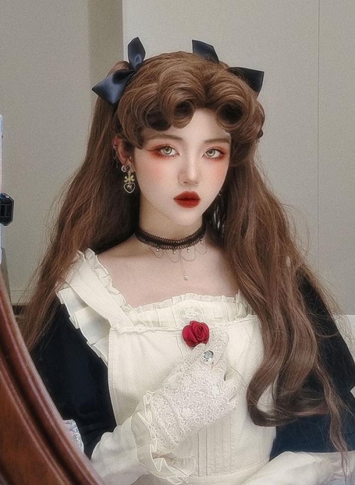 中世の貴族風 茶髪 巻き毛 フルウィッグ かつら 女性 長髪 超ロング丈 ロングウィッグ ロングヘア ロリータ lolita 前髪あり 自然 可愛い wig コスプレ 耐熱ウィッグ 小顔効果抜群 コスチューム 仮装 文化祭 学園祭 演劇 舞台 イベント 変装 女装 ブラウン dp088g5g5x1