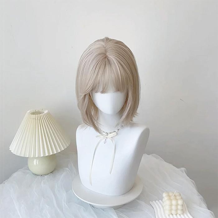ウィッグ フルウィッグ 短い髪 前髪あり ハロウィン 原宿風 かつら 自然 仮装 大人用 普段使い 文化祭 イベント 学園祭 演劇 舞台 学芸会 ベージュ dp009m6m6x1
