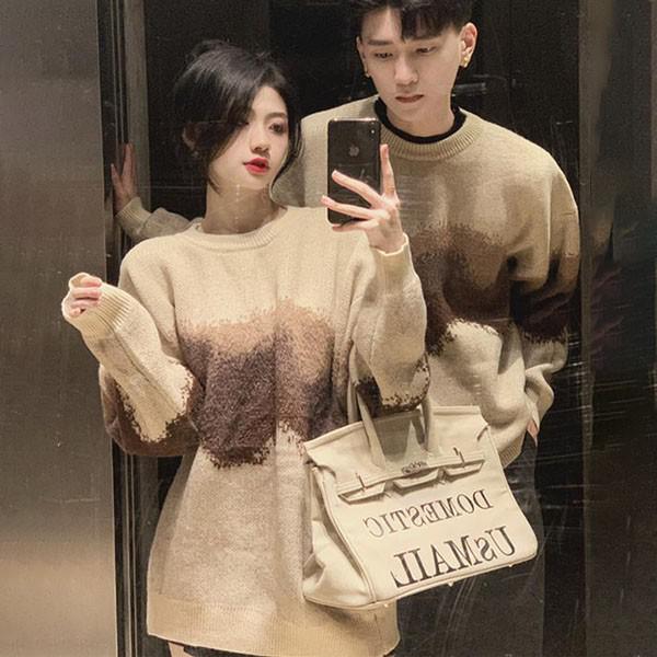ペアニット セーター レディース メンズ グラデーション デザイン ゆったり シルエット 秋冬 暖かい 体型カバー ユニセックス 韓国風 カジュアル ベージュ 長袖 お揃い 双子コーデ デート 通学 リンクコーデ おしゃれ ふんわり 柔らかい ニットトップス ea065t2t2x1