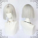 セット内容&nbsp;&#10045;.*&#42611; フルウイッグ/ヘアネット【※こちらの商品は、個人差等ございますので、商品ご到着後、お客様ご自身より手くしやカット等多少の調節が必要な場合もございます。】「記載のないアクセサリー、小物等は付属しません」 素材&nbsp;&#10045;.*&#42611; 高温耐熱ファイバー カラー&nbsp;&#10045;.*&#42611; シルバーホワイト サイズ (cm)&nbsp;&#10045;.*&#42611; フリーサイズ※表記寸法と実寸値の多少の誤差はご容赦ください。 送料&nbsp;&#10045;.*&#42611; ★1点 880円(北海道・九州・沖縄・離島除く)商品を複数ご注文の場合の送料は、下記の表を参照してください。 ※SALE品など、他商品との同梱発送不可の商品と合わせてご購入の場合、送料の計算が異なりますのでご注意ください。 注意事項&nbsp;&#10045;.*&#42611; ●ページの閲覧環境によって、掲載写真と実際の商品の色合いが異なる場合があります。 ●モデルに小物を使う場合がございますが、商品に含まれませんので、セット内容をご確認ください。 ●一部商品はボタンの穴が開いていない場合もございますが、不良品ではございません。 ●製造過程・出荷過程の間に出来た細かなキズ・ヨゴレなどある場合がございます。細かい部分まで気になさる方は、ご購入をご遠慮ください。 ●商品の仕様は、製造元の都合により予告なく変更や突然の欠品等で商品手配の遅れや手配ができない場合がございます。 ●お届けした商品に不備がございましたら、お届け後5日以内にご連絡ください。早急に対応させていただきます。なお期日を過ぎた場合はお受け致しかねます。 ●土日祝祭日のご注文およびお問い合わせへの弊社からのご連絡は、翌営業日となります。 ●海外製品のため、詳細タグなし。 ●配送の関係上、ラッピング対応は受け付けておりません。 &nbsp;&nbsp;会社・学校・団体でご購入のお客様 発送の際、ご担当者様のお名前（フルネーム）が必要となります。 登録情報のお名前を、会社名や団体名のみでご登録されている場合、ご登録名をご担当者様のお名前にご変更していただくか、【備考欄】にフルネームでご記入願います。 【納品書や領収書につきまして】 当店では個人情報保護及び環境保全の為ペーパーレス化に取り組んでおりますので、お届けのお荷物に納品書（お買上明細書）は同封しておりません。ご了承くださいませ。 ご希望の場合、ご注文時【備考欄】にご記入願います。PDFファイルをメールにて添付いたします。 &nbsp;&nbsp;返品・交換・キャンセルについて サイズ間違い・イメージ違いなど、お客様都合によるキャンセルやご交換は原則として承っておりません。返品ルールに関しましては、リンク先ページをご覧の上、お気軽にお問い合わせください。 SIMILAR COLOR ホワイト 白 シルバー 銀色 灰色