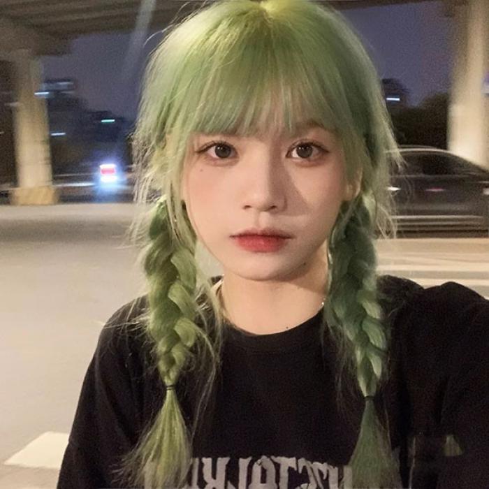 ウィッグ フルウィッグ グリーン 緑 ロング ストレート レディース ハロウィン ふんわり前髪あり ナチュラル 原宿風 かつら コスプレ 可愛い 仮装 大人用 普段使い イベント 女装 発表会 文化祭 学園祭 学芸会 舞台 演劇 変装 小道具 dp143x1x1x1