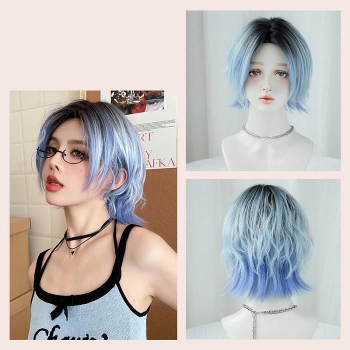 Happysunny Shopのウィッグ エフォートレスショート ブルー メッシュ 柔らかな雰囲気 襟足すっきり 中性的なジェンダーレス髪型 自然 通気 ウェーブ フルウイッグ すすバング かつら エクウイッグ レディース 前髪 耐熱 コスチューム コスプレ dp293x1x1x1｜アングル3