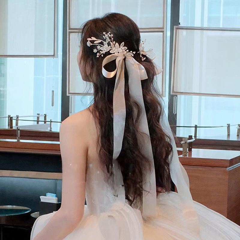 花嫁 結婚式 髪飾り ウエディング ヘッドドレス 花 ブライダル チュール リボン 韓国風 カチューシャ パーティー 二次会 披露宴 前撮り 後撮り 演奏会 謝恩会 演出 イベント お呼ばれ 舞台 成人式 写真用 撮影用 ヘアアクセ ヘアアクセサリー 森ガール ds139x1x1m3