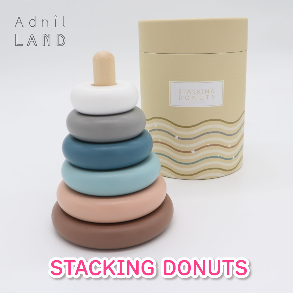 商品情報 商品名 STACKING DONUTS （スタッキング ドーナツ） ブランド名 Adnil LAND（アドニルランド） サイズ 本体：Φ95 x H135mm パッケージサイズ：約W110 x H140 x D110mm 材質 木 対象年齢 10カ月以上 重量 310g 製造国 中国 注意 ハンドメイドの為、1点1点、多少異なる場合があります。製造時期によって、色やデザイン、パッケージなど画像と多少異なる場合があります。表記寸法より多少の誤差が生じる場合もあります。小さなお子様がお使いになる際は、保護者のもとでご使用ください。この商品は当店実店舗でも販売しております。在庫数の更新は随時行っておりますが、お買い上げいただいた商品が、品切れになってしまうこともございます。その場合、お客様には必ず連絡をいたしますが、万が一入荷予定がない場合は、キャンセルさせていただく場合もございますことをあらかじめご了承ください。AdnilLAND STACKING DONUTS スタッキング ドーナツ 木のおもちゃ 木製 積み木 つみき キッズ プレゼント 誕生日 内祝い 出産祝い ピンク 水色 10ヶ月 1歳 男の子 女の子 ラッピング 知育玩具 重ねて外してのくり返し。ドーナツの形が可愛い、AdnilLANDのSTACKING DONUTS（スタッキング ドーナツ）です！ お部屋に散らばっていても可愛く見えちゃう優しい色合いの木製おもちゃ。Adnil LAND（アドニルランド）のキッズシリーズ。片付けの暇もない親御さんもニッコリ。振ったり、掴んだり、脳に刺激を与えてくれ、形状を認知するのに最適な赤ちゃん用の知育玩具です。重ねて外してのくり返し。ドーナツの形が可愛い！パッケージも飾りたくなるほど、オシャレでしっかりした作りなので、出産祝いなどのベビーギフトにピッタリです。対象年齢：10ヶ月以上 2