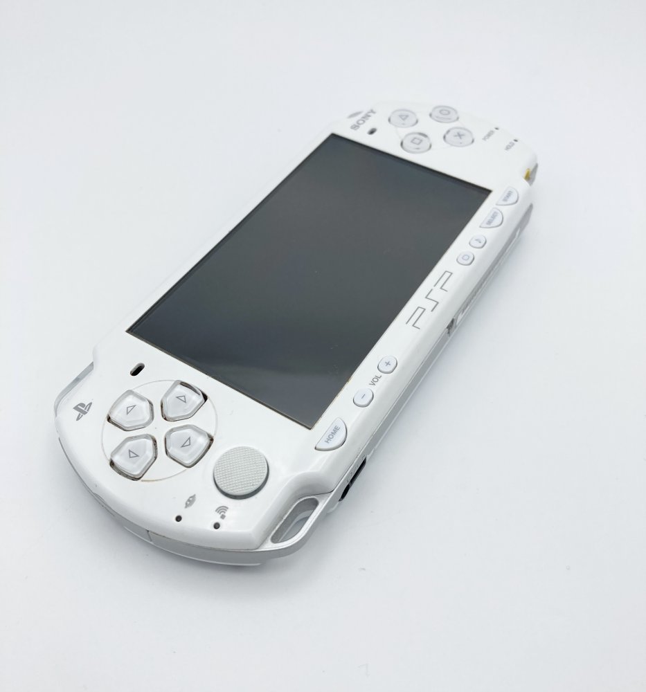 中古 PSP「プレイステーション・ポータブル」 セラミック・ホワイト (PSP-2000CW)