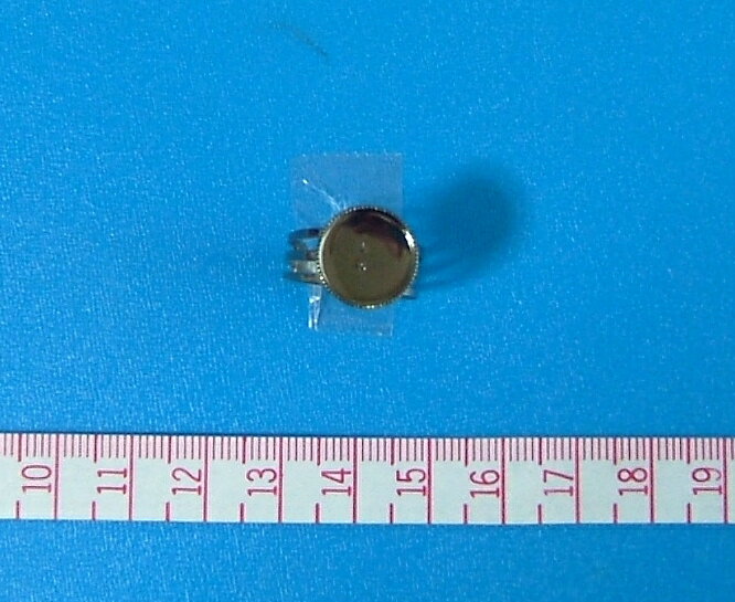 材質：真鍮、サイズ：直径1.2cm