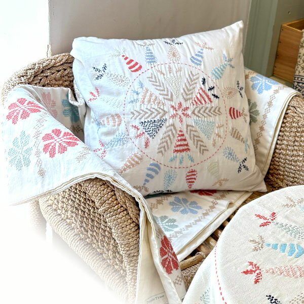PeopleTree オーガニックコットン ツイル手刺繍クッションカバー | オーガニックコットン オーガニック 手織り インテリア 手刺繍 インテリアファブリック クッション クッションカバー 誕生日 プレゼント ナチュラル 生地 [M便 1/1] [2]