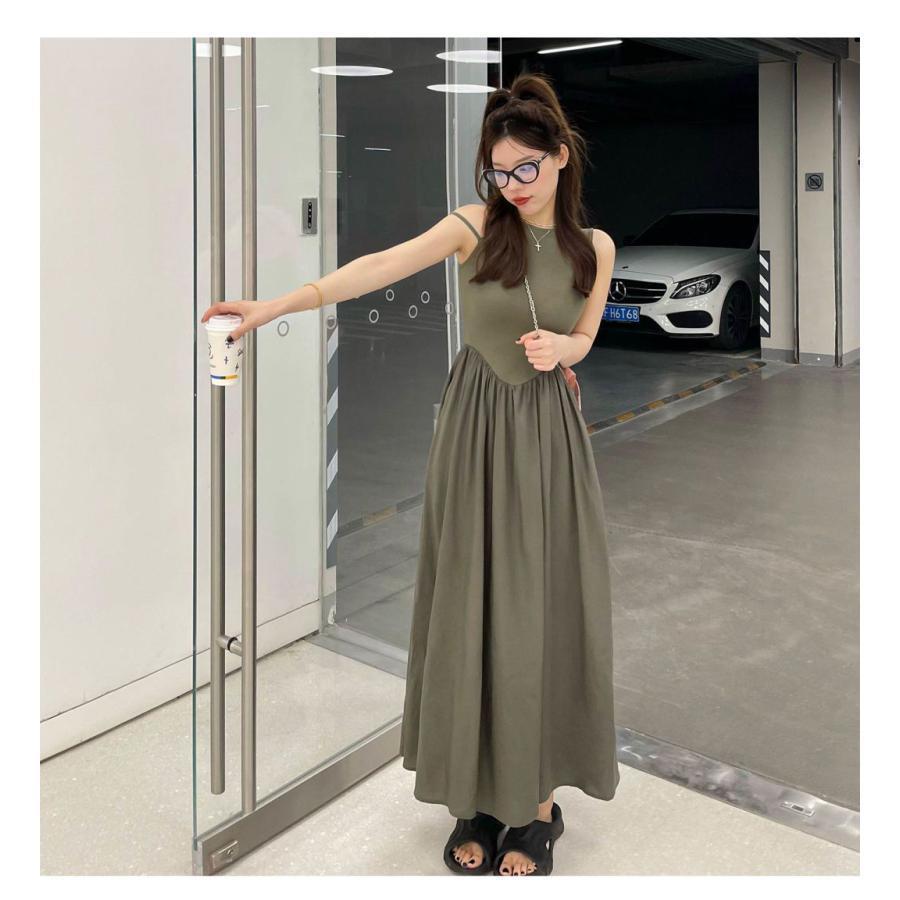 商品名: ドッキングワンピース レディース カットソー 切り替え ワンピース フレア ドッキング ワンピース ノースリーブ フレアスカート スタイルアップ 商品説明:ドッキング ワンピース ロング カットソー フレアスカート 無地 黒 きれいめ 大人 母の日 サイズ:S M L サイズについての説明:S：着丈123cm ウェスト56cm バスト66cm/　M：着丈124cm ウェスト60cm バスト70cm/　L：着丈125cm ウェスト64cm バスト74cm/　※サイズ表の実寸法は商品によって1-3cm程度の誤差がある場合がございます。 素材:ポリエステル