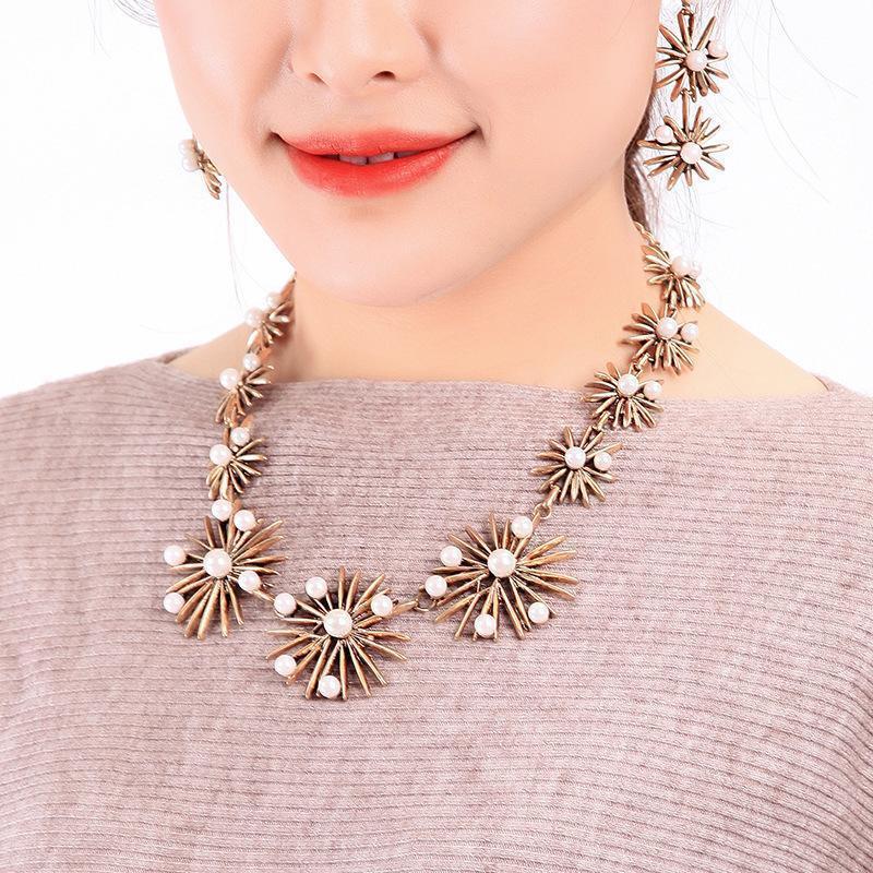 ネックレス ペンダント レディース アクセサリー ジュエリー ゴールドカラー 金色 パール調 フェイクパール 花 フラワー 大振り お洒落 ギフト プ(4)