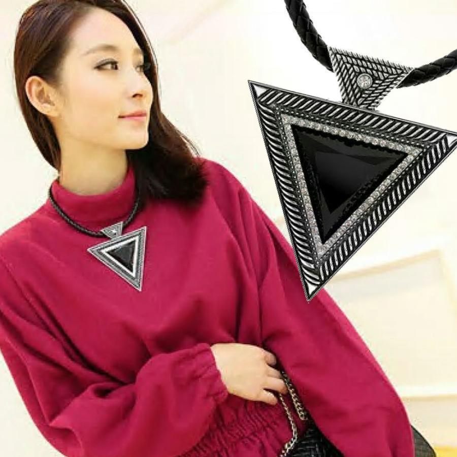 レディース ネックレス ペンダント アクセサリー 三角 トライアングル ビッグモチーフ アンティーク調 ラインストーン キラキラ 大きめ 大きい おし