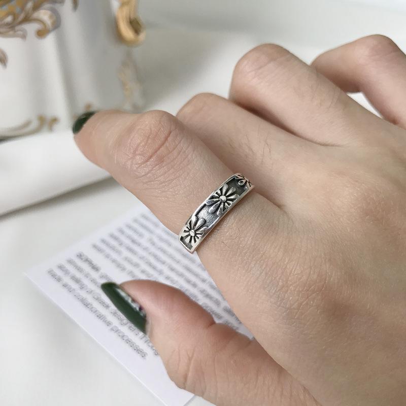 リング 指輪 フラワー 花 レディース フリーサイズ シルバーカラー シンプル おしゃれ アンティーク ヴィンテージ オープニングリング 切れ目 かっ