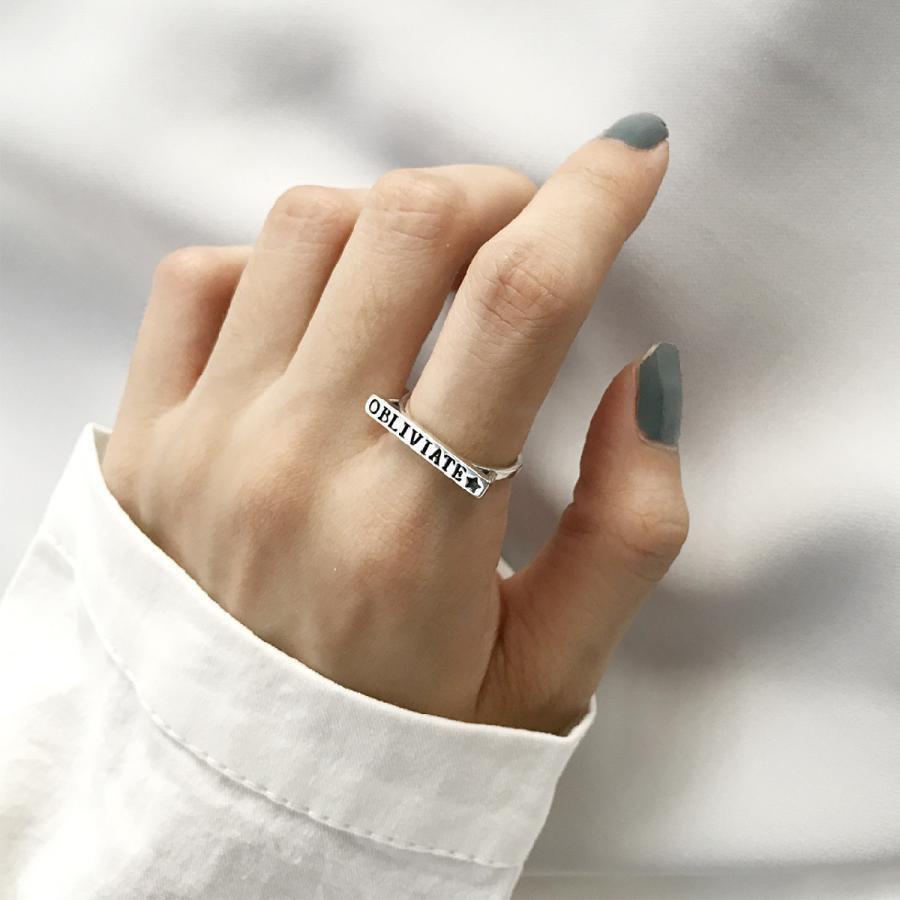 リング 指輪 レディース ロゴ 刻印 プレート OBLIVIATE フリーサイズ サイズ調整 シルバーカラー ヴィンテージ アンティーク おしゃれ シ